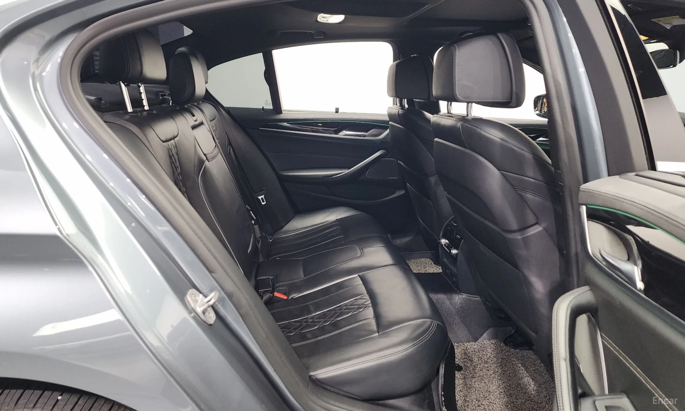 BMW 5 Series (G30) превью 12