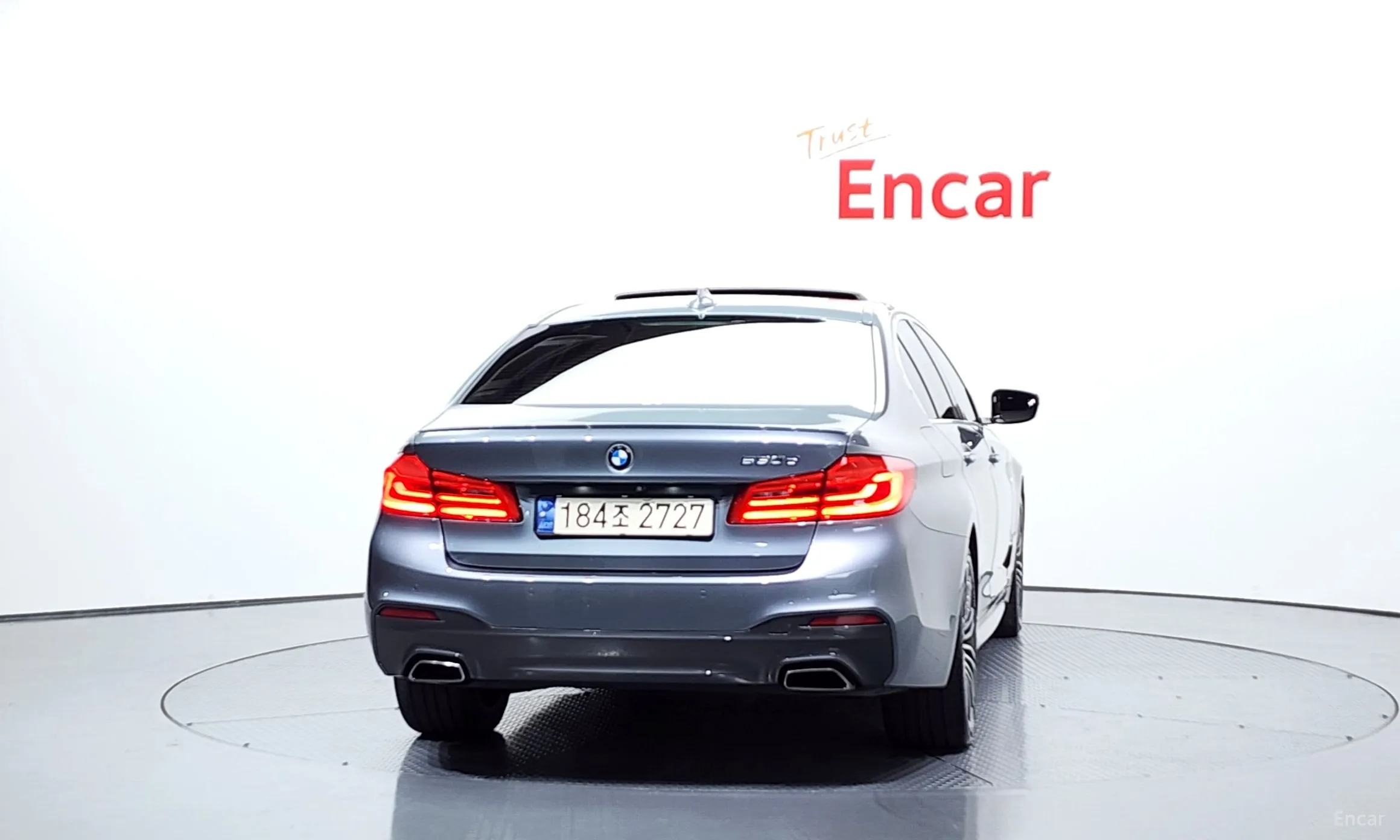 BMW 5 Series (G30) превью 4