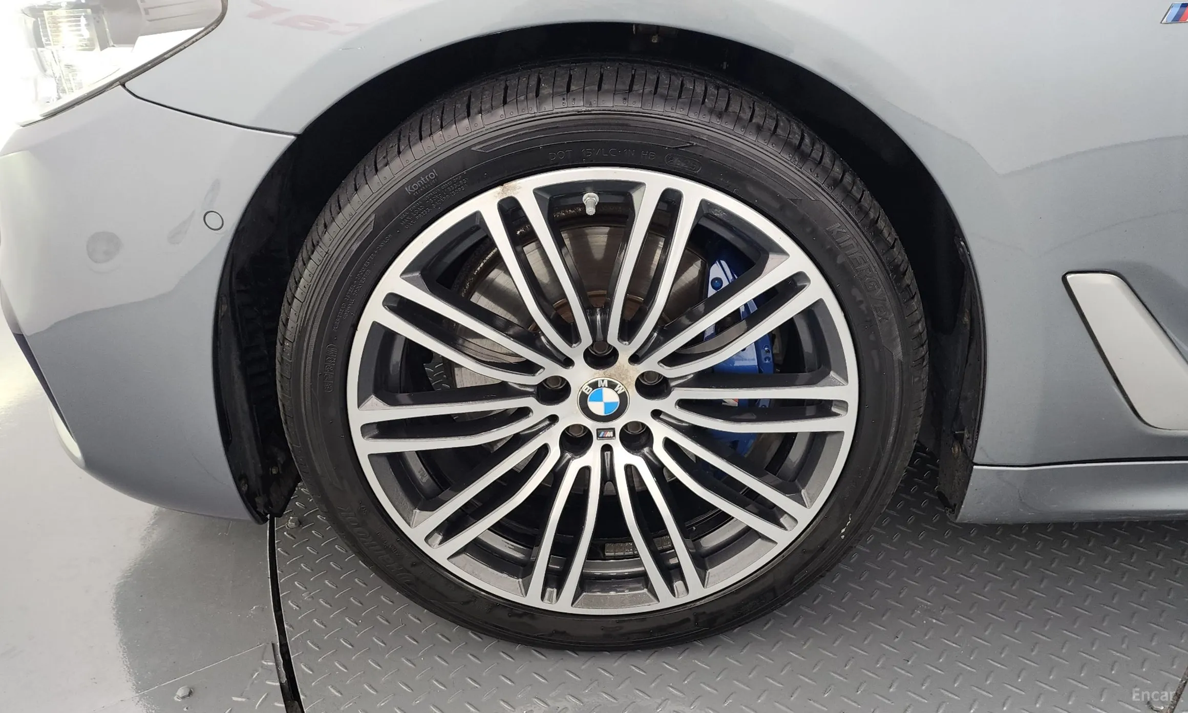 BMW 5 Series (G30) превью 5