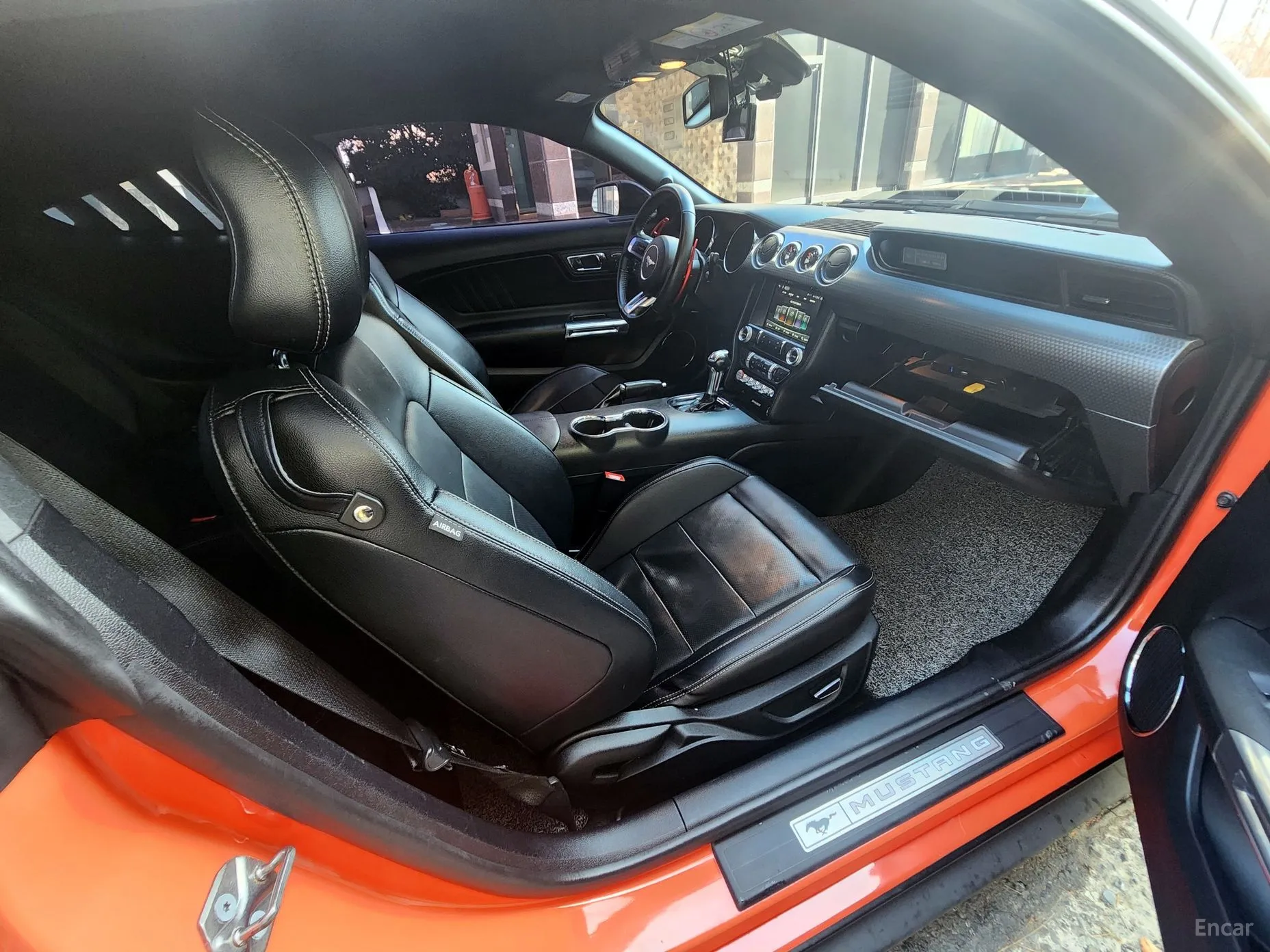 Ford Mustang превью 12