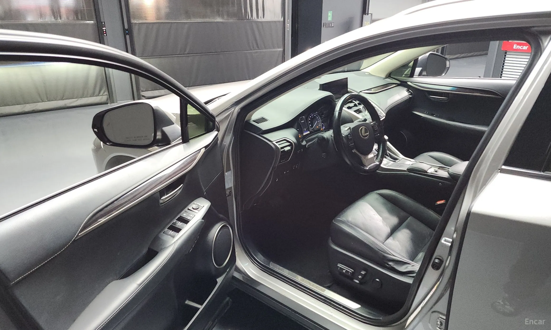 Lexus NX300h превью 10