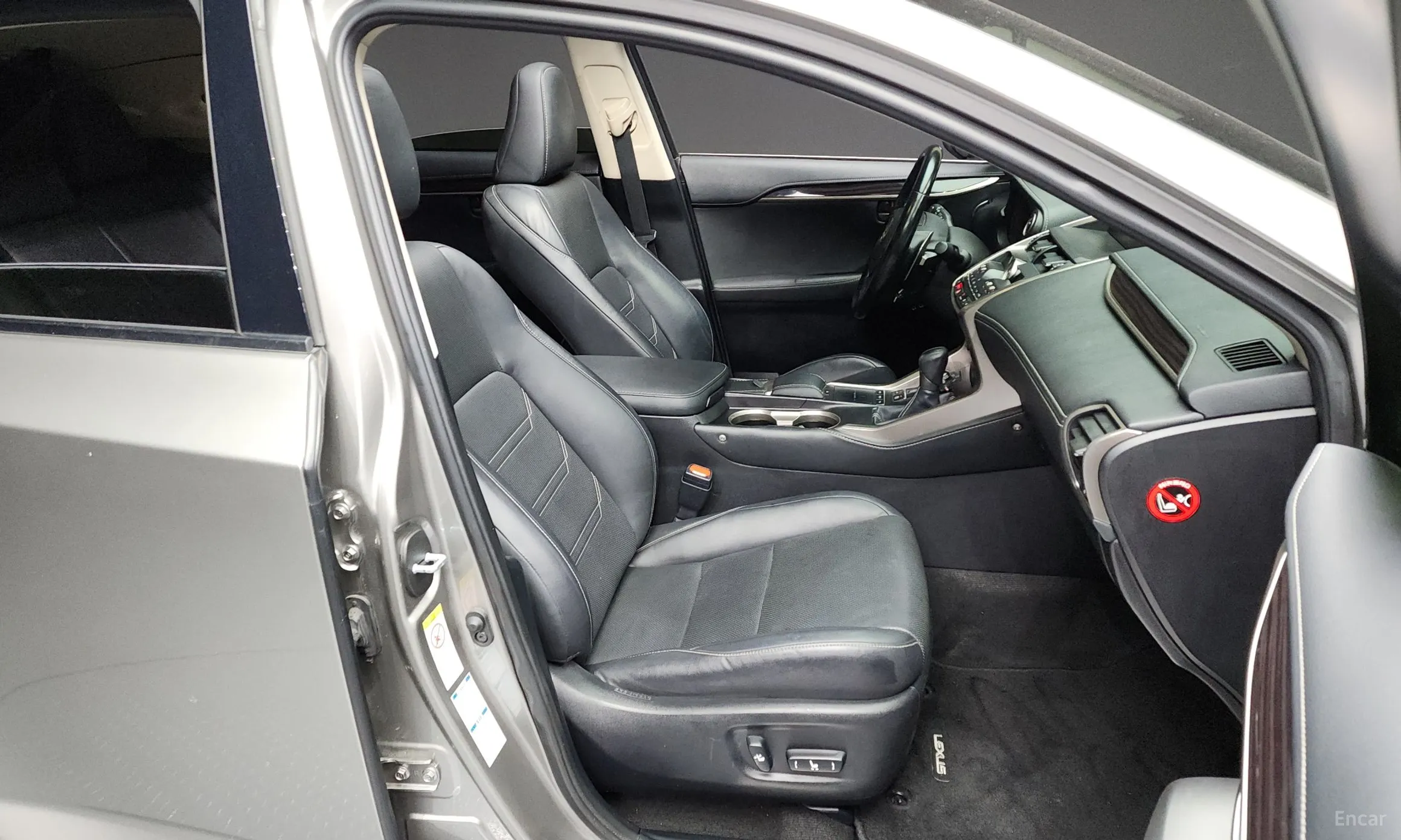 Lexus NX300h превью 11