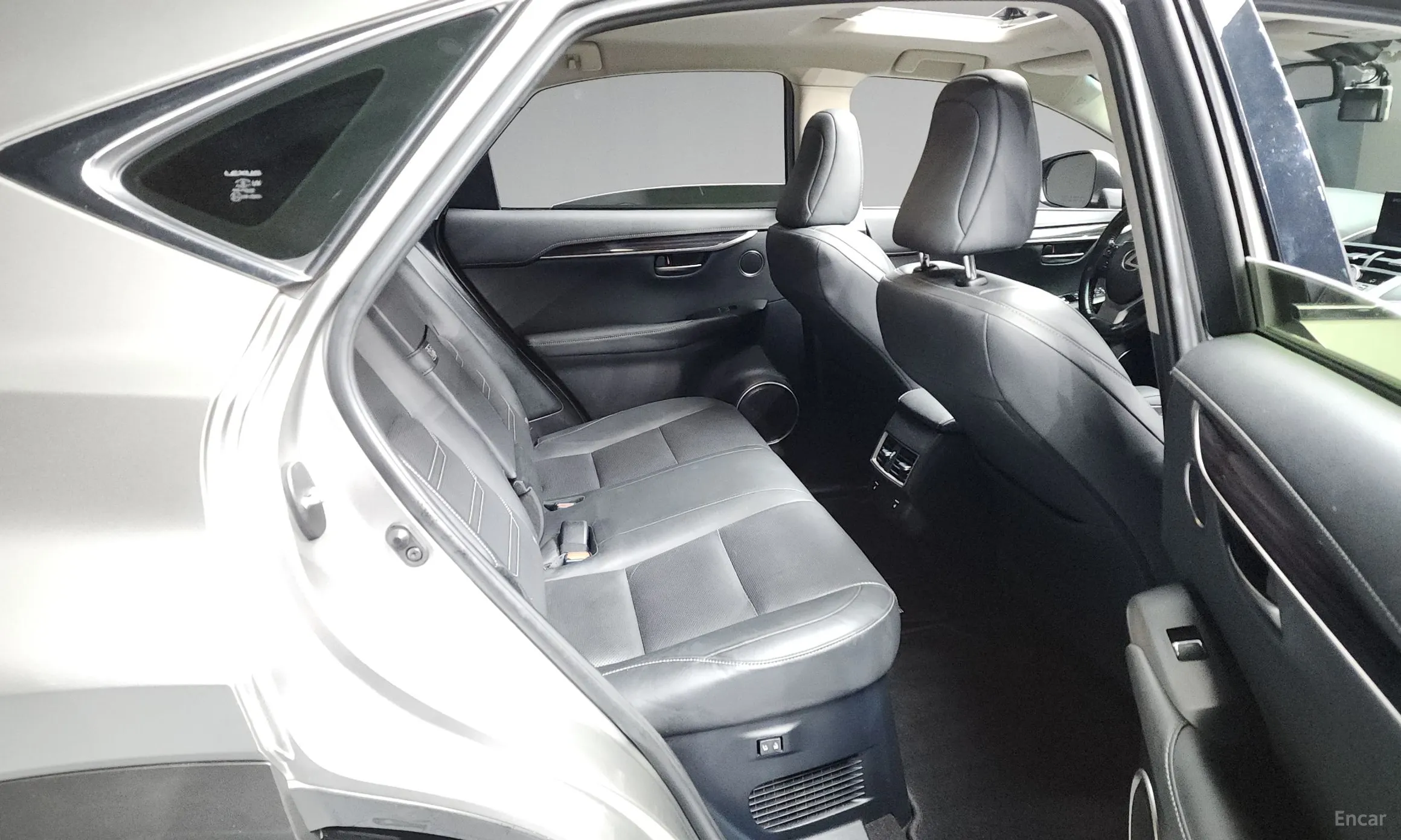 Lexus NX300h превью 12