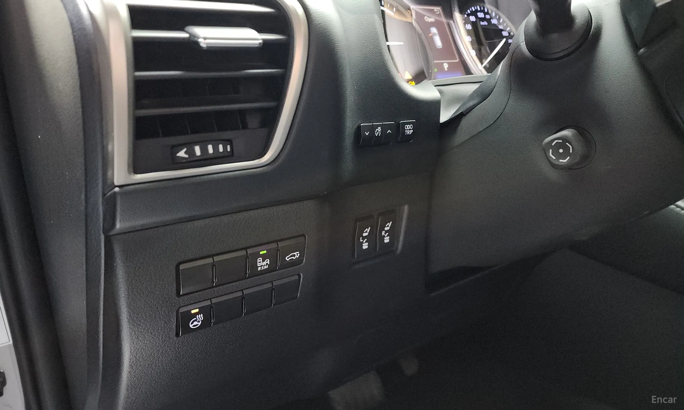 Lexus NX300h превью 16