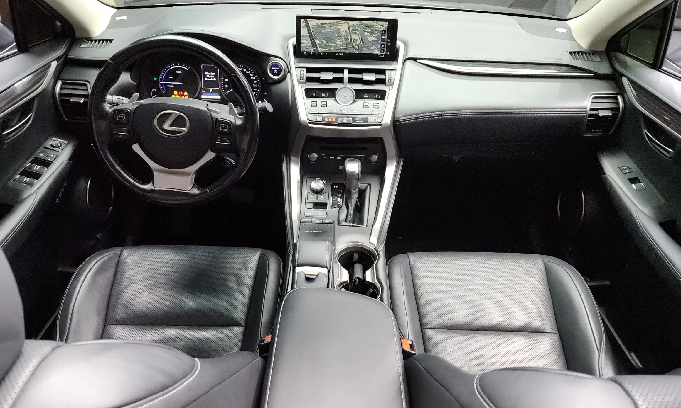Lexus NX300h превью 7