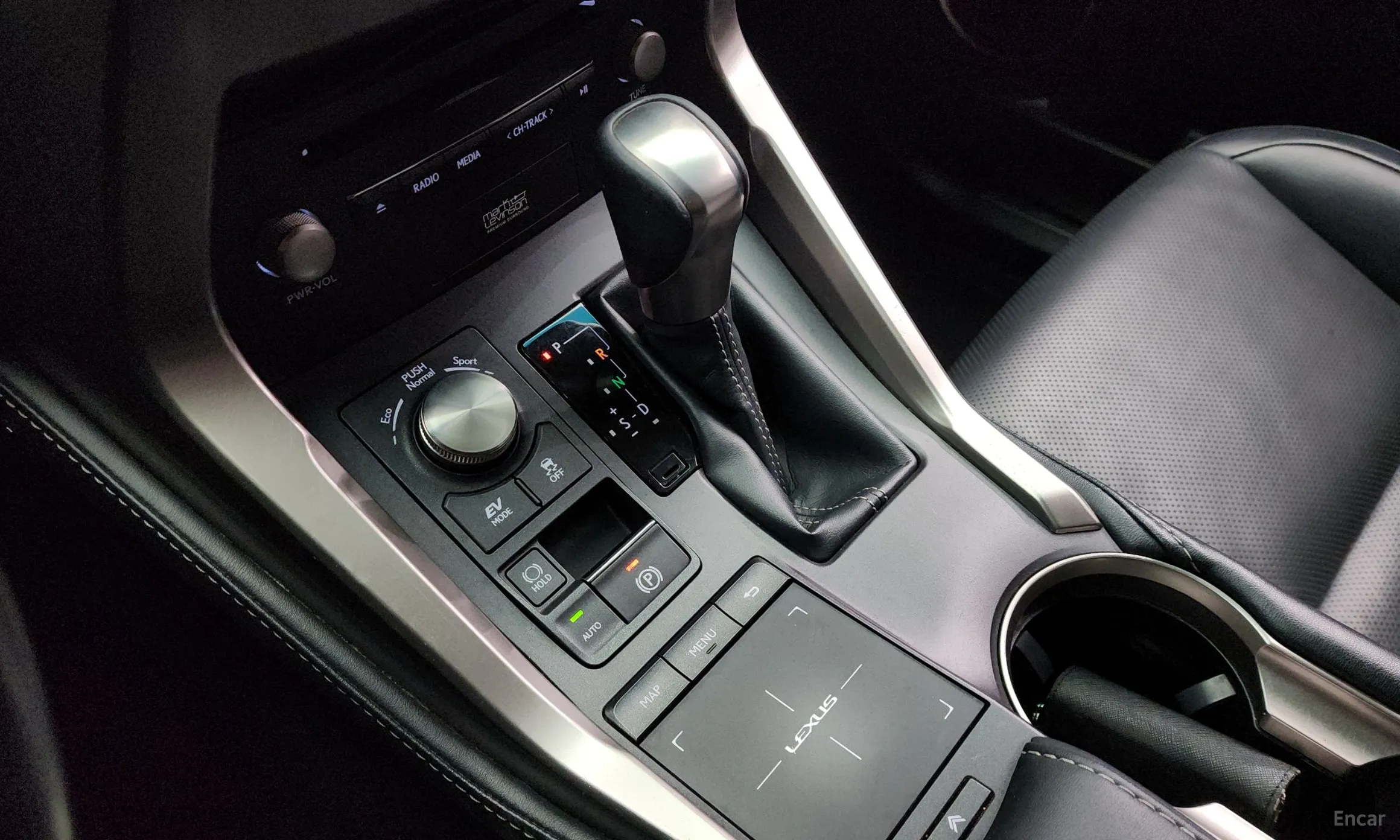Lexus NX300h превью 9