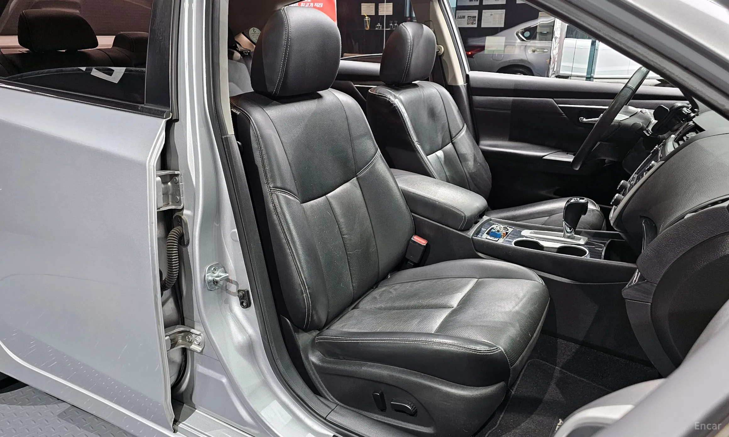 Nissan Altima превью 10