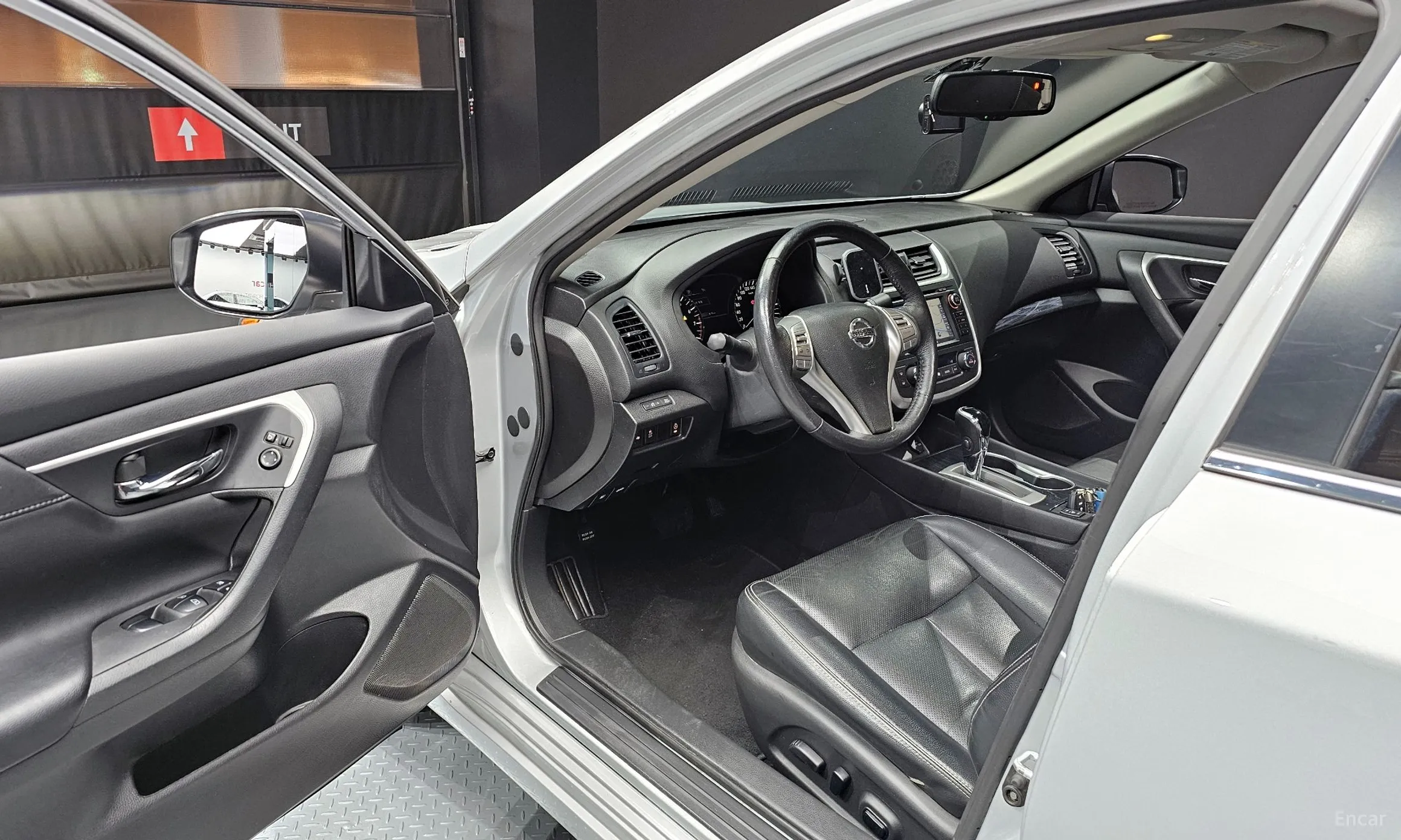 Nissan Altima превью 11