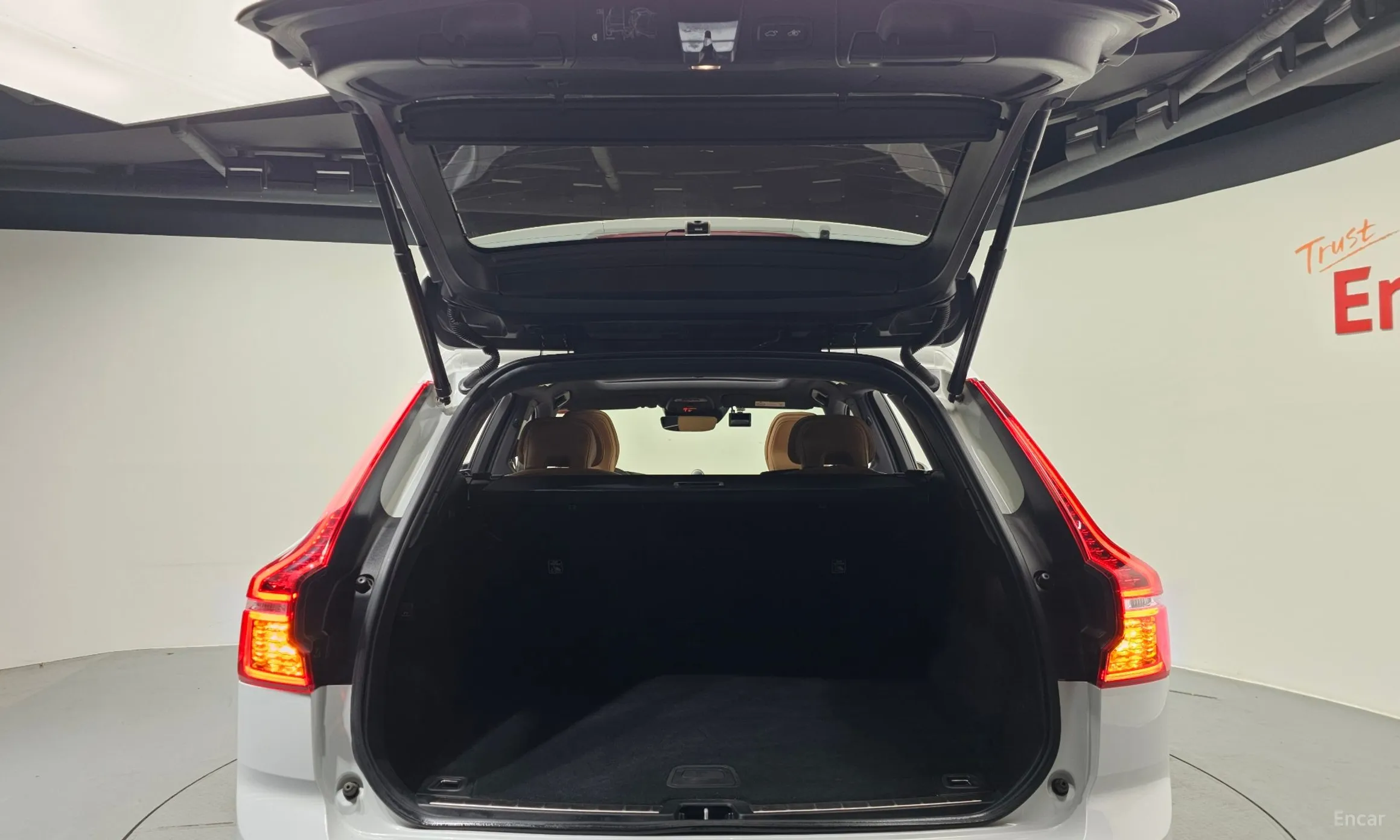 Volvo XC60 Gen 2 превью 20