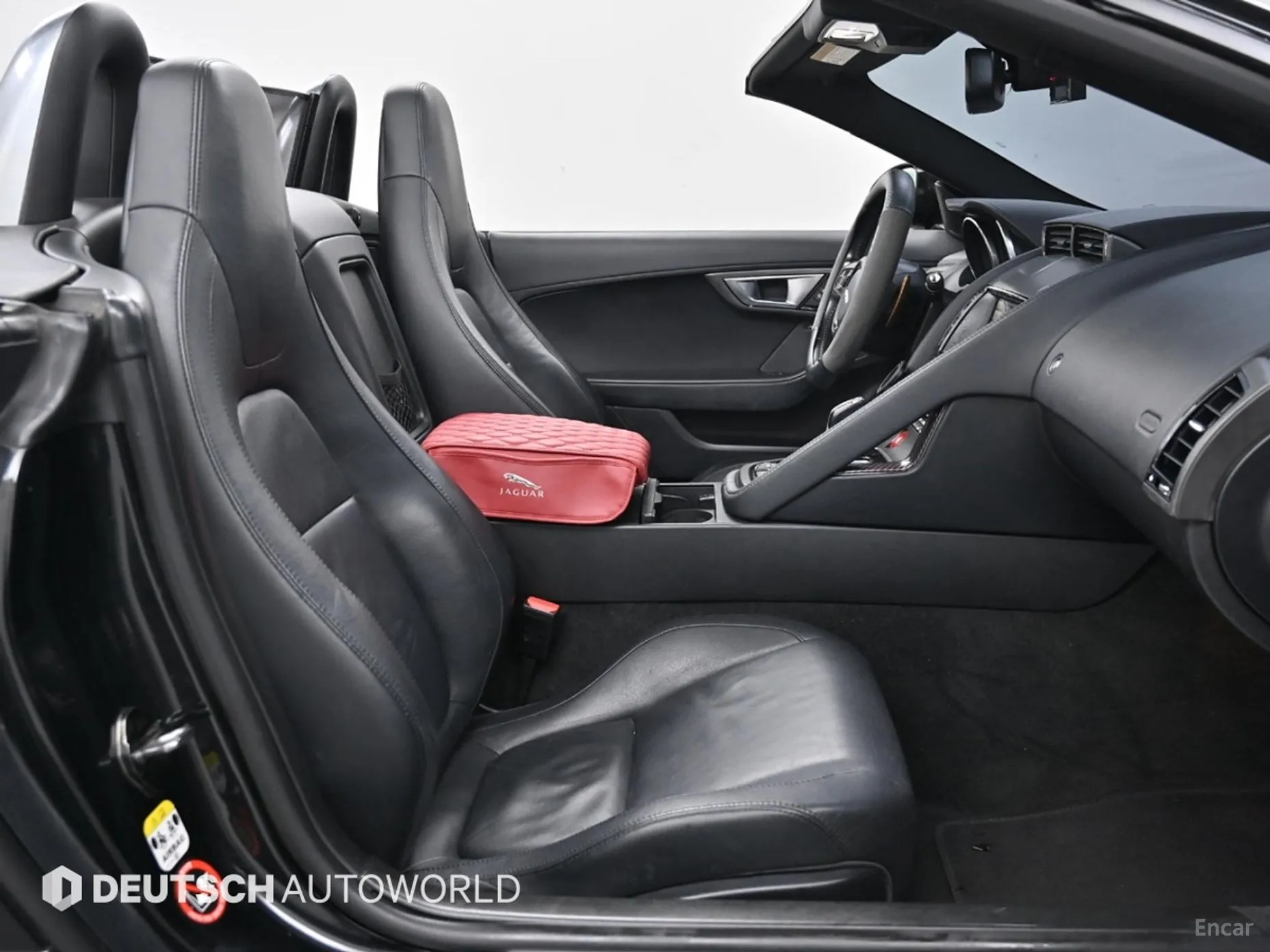 Jaguar F-TYPE превью 10
