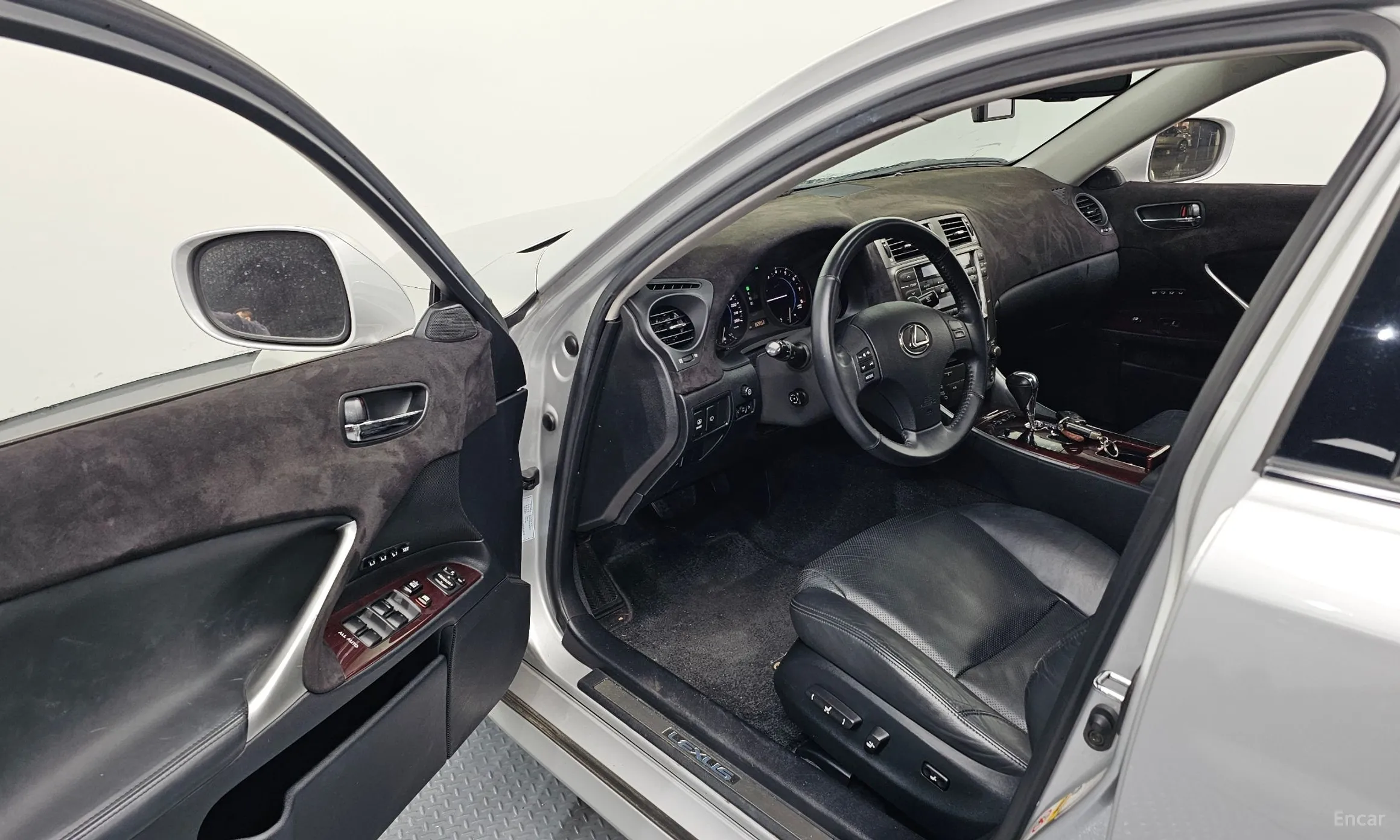 Lexus IS250 превью 10