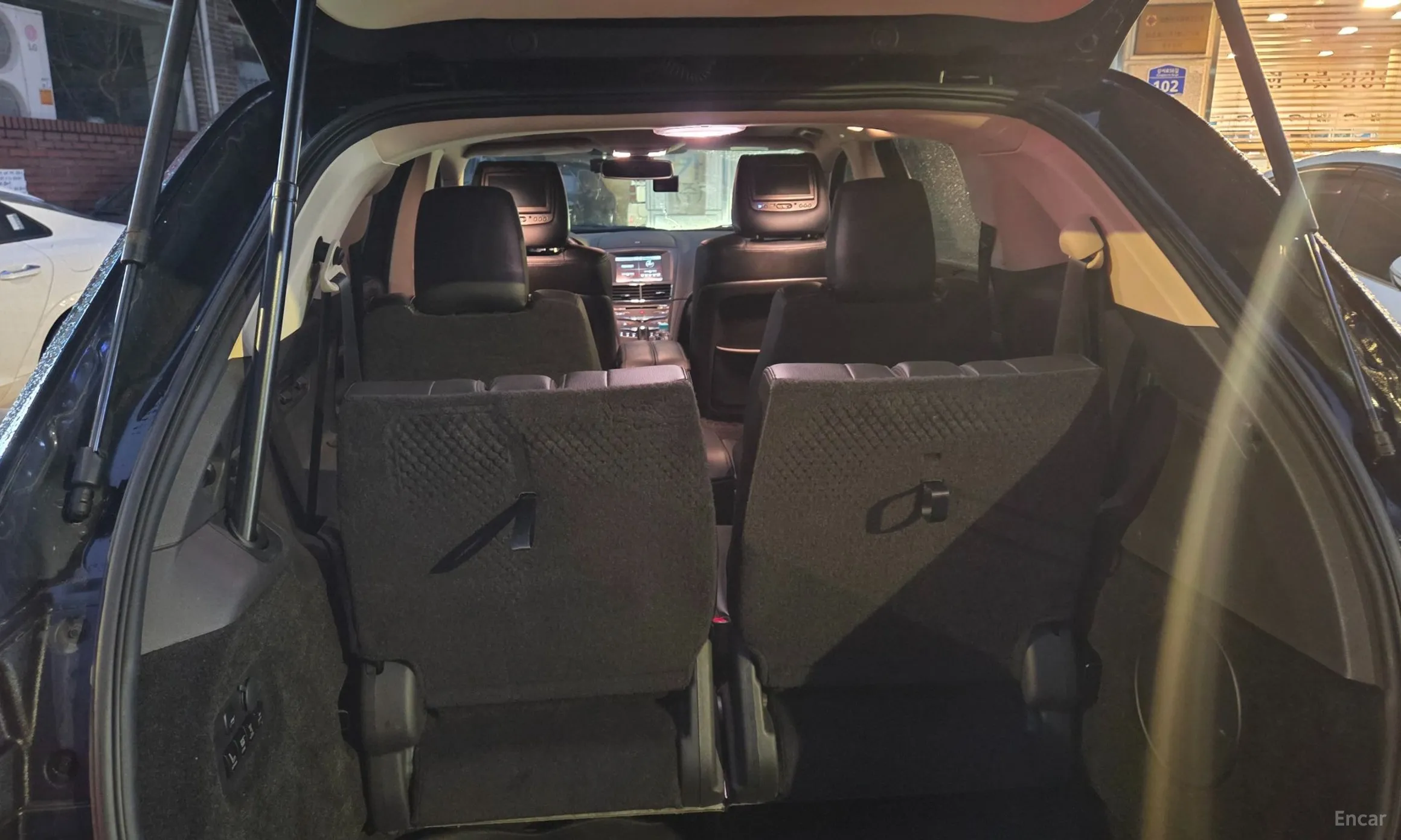 Lincoln MKT превью 11
