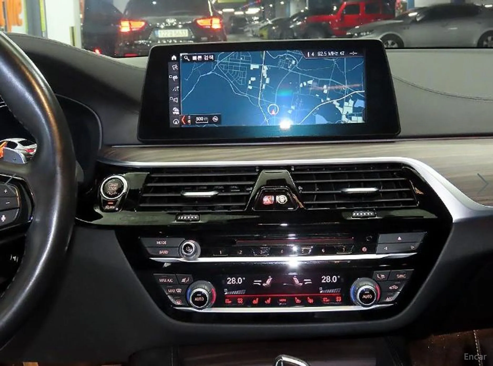 BMW 5 Series (G30) превью 11