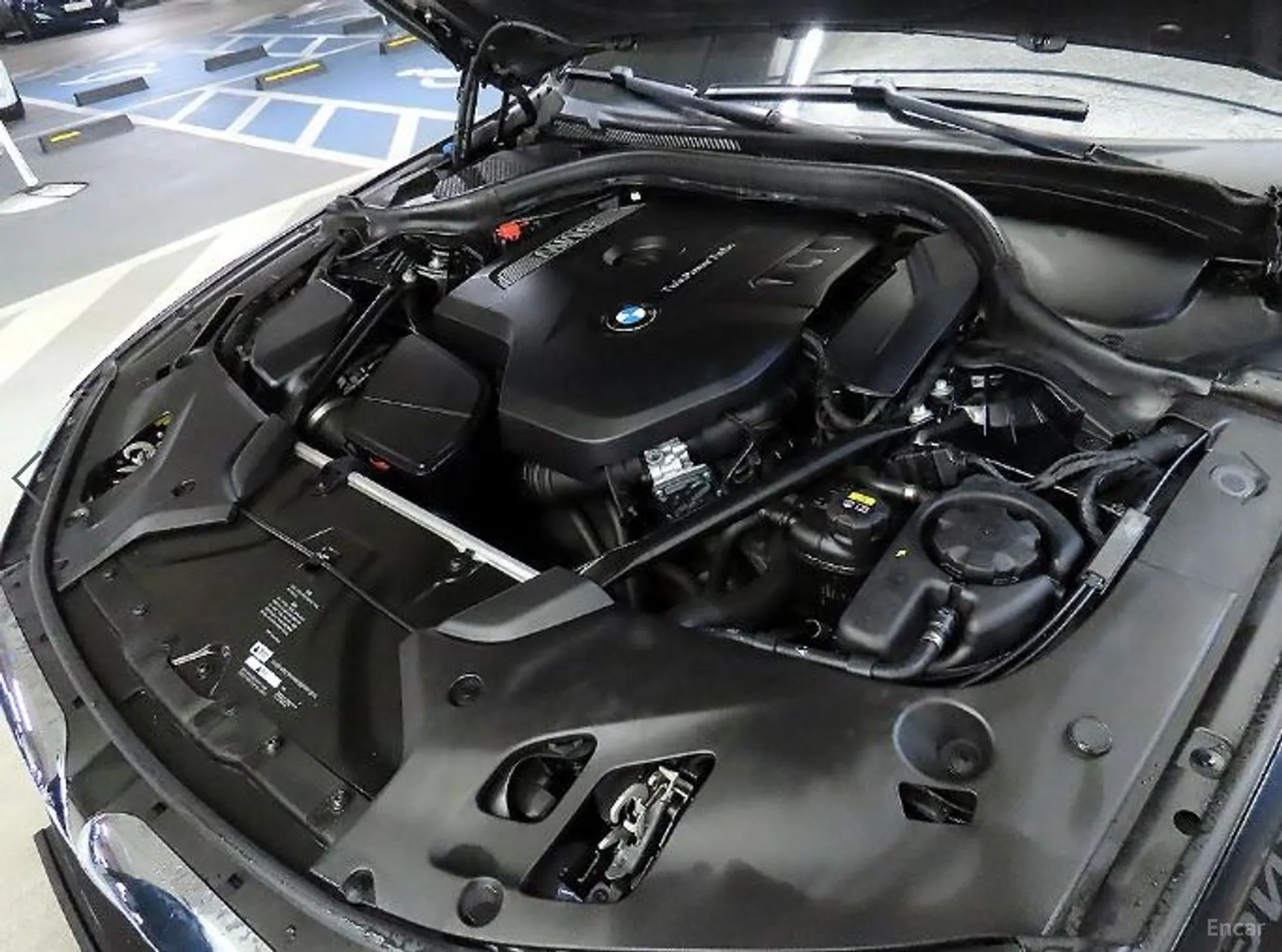 BMW 5 Series (G30) превью 19
