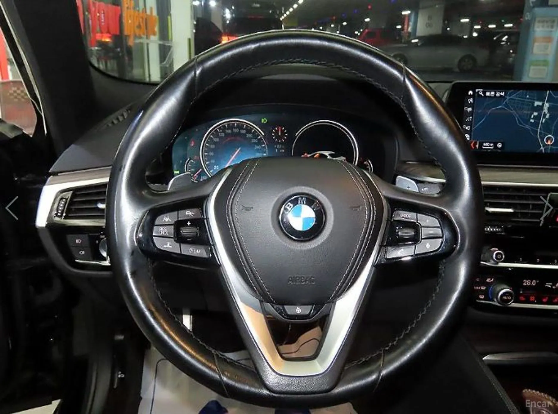 BMW 5 Series (G30) превью 8