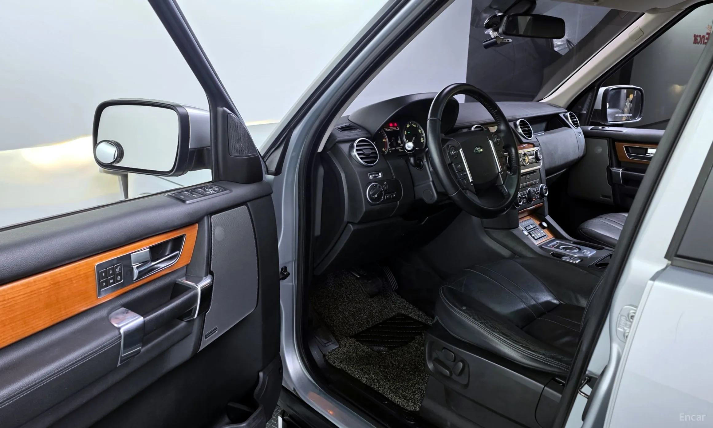 Land Rover Discovery 4 превью 10