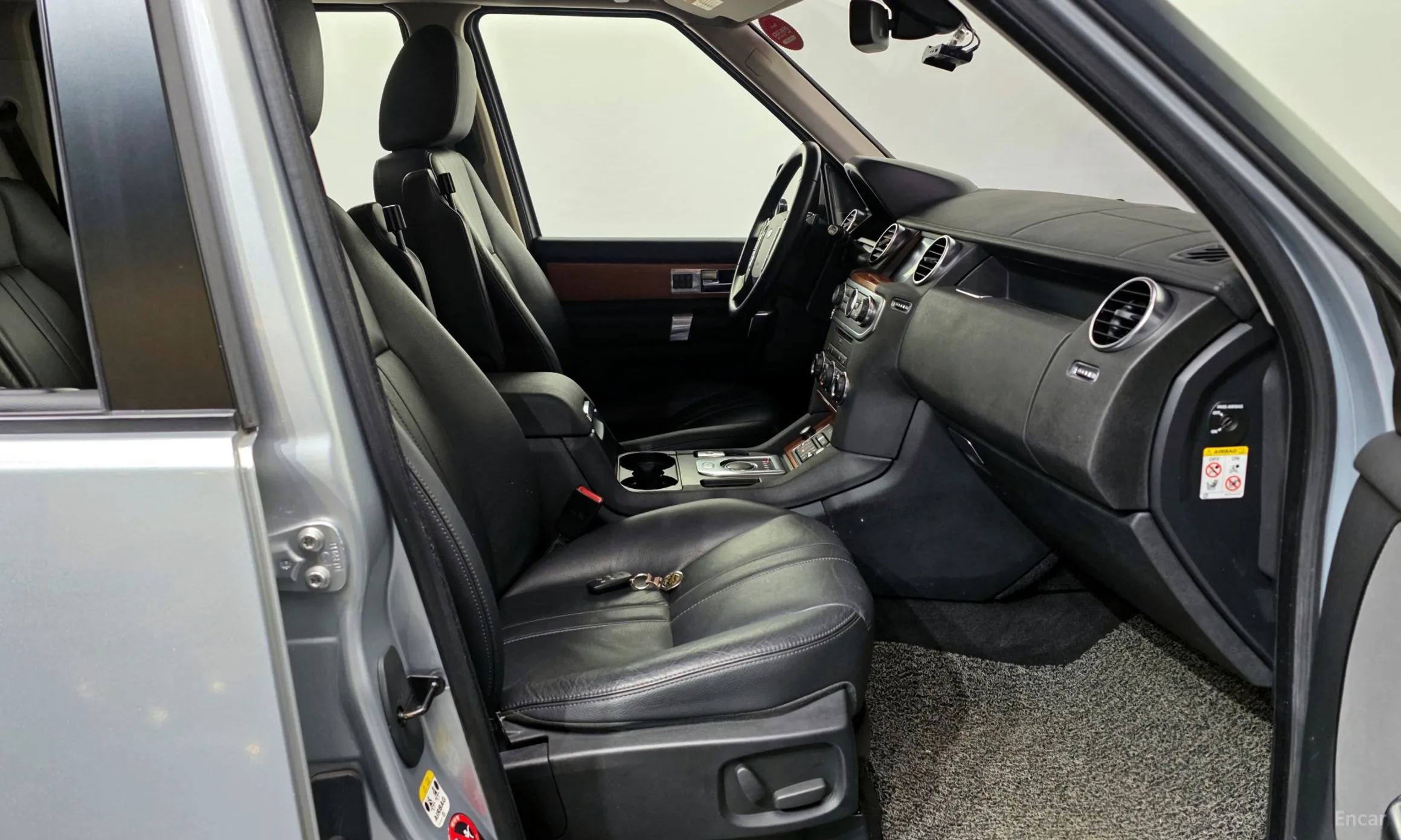 Land Rover Discovery 4 превью 11