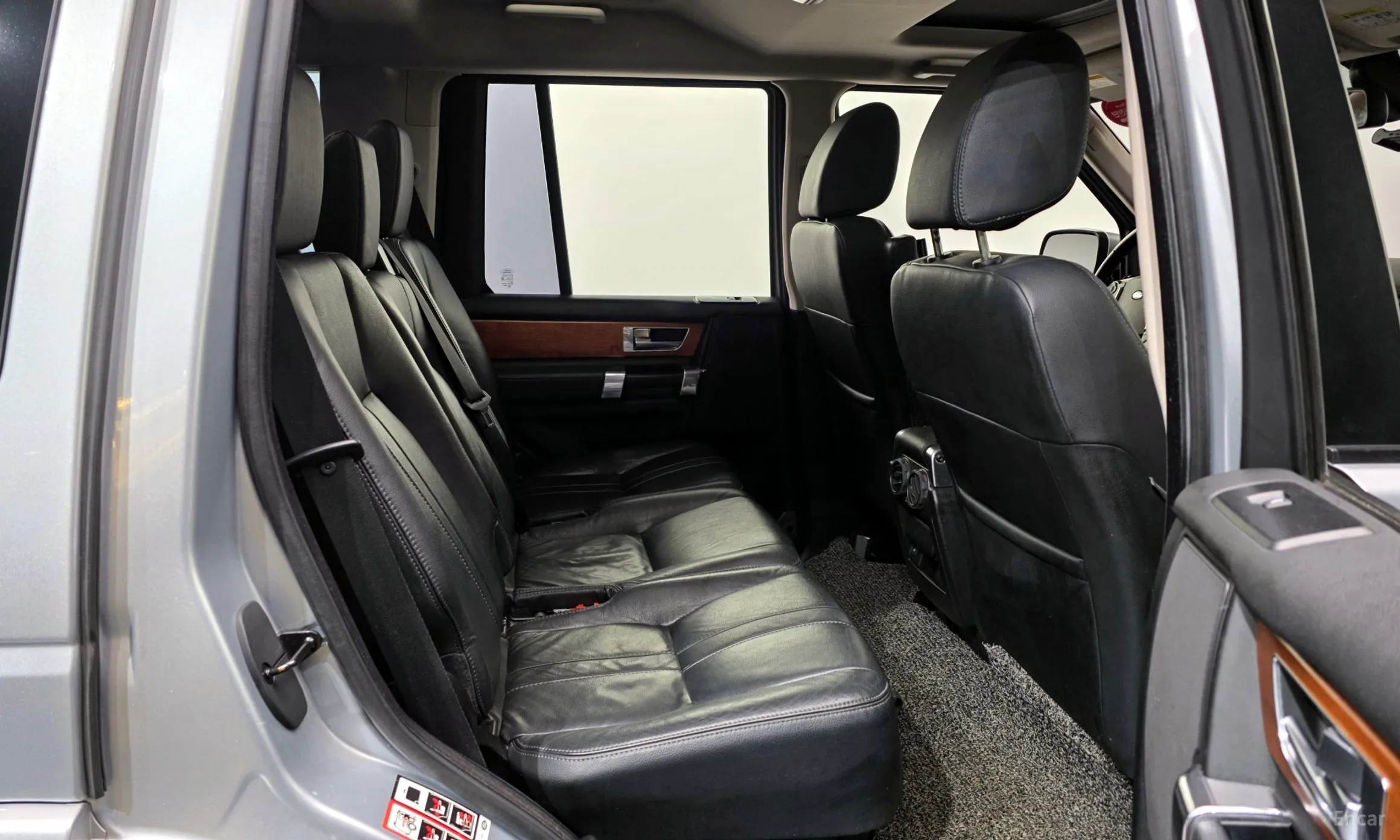 Land Rover Discovery 4 превью 12