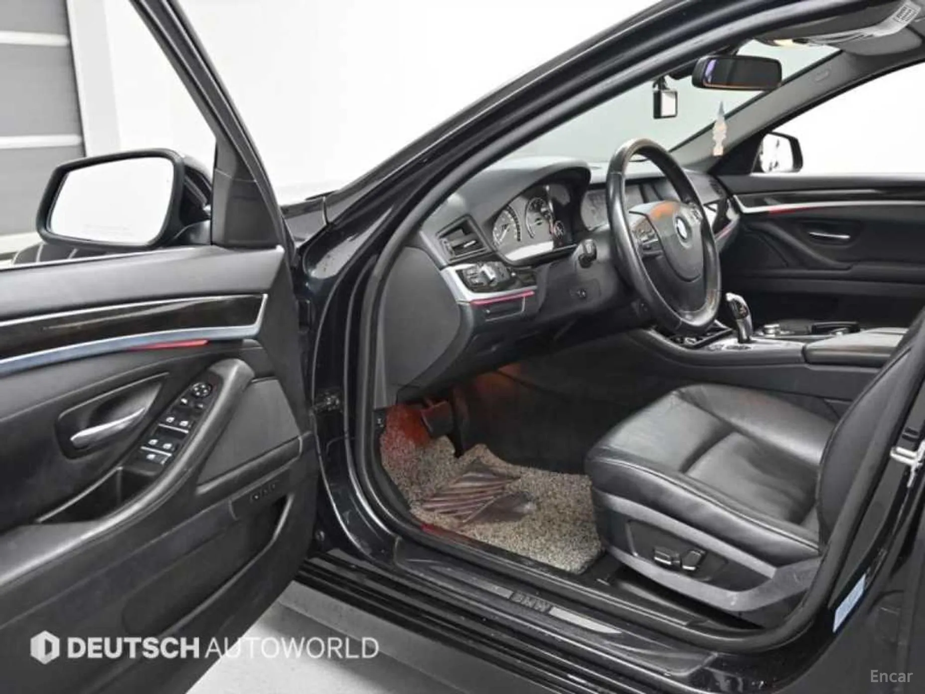 BMW 5 Series (F10) превью 10