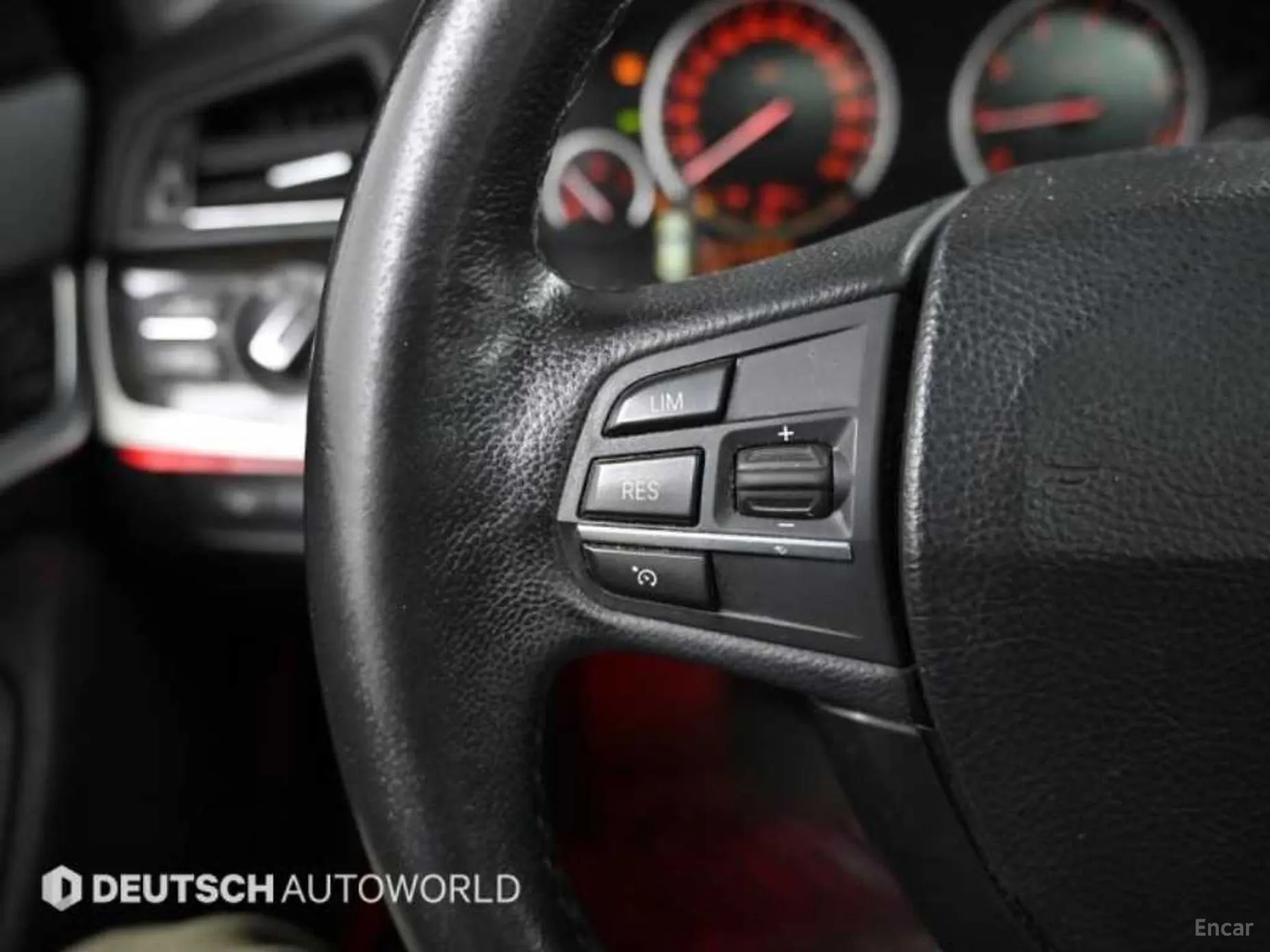 BMW 5 Series (F10) превью 12