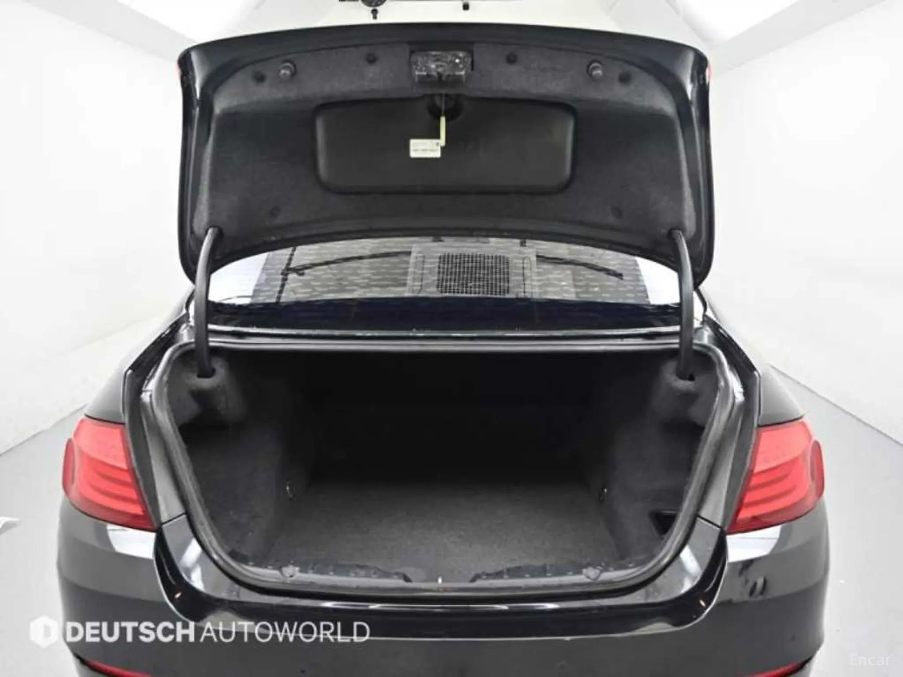 BMW 5 Series (F10) превью 16