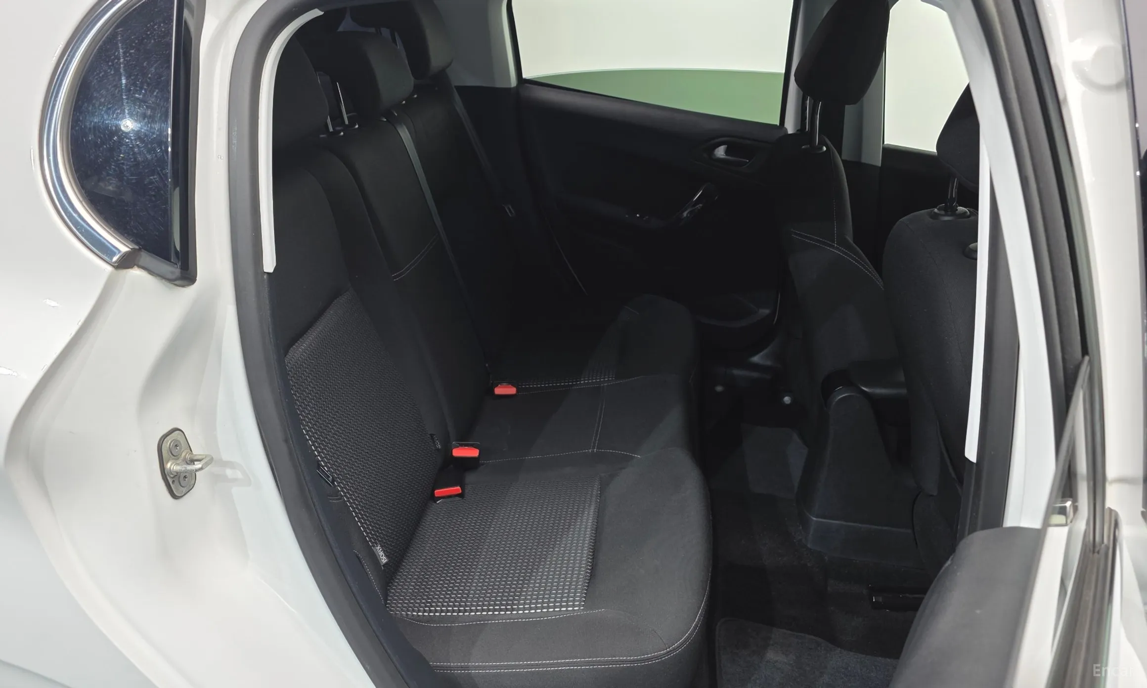 Peugeot 208 превью 12