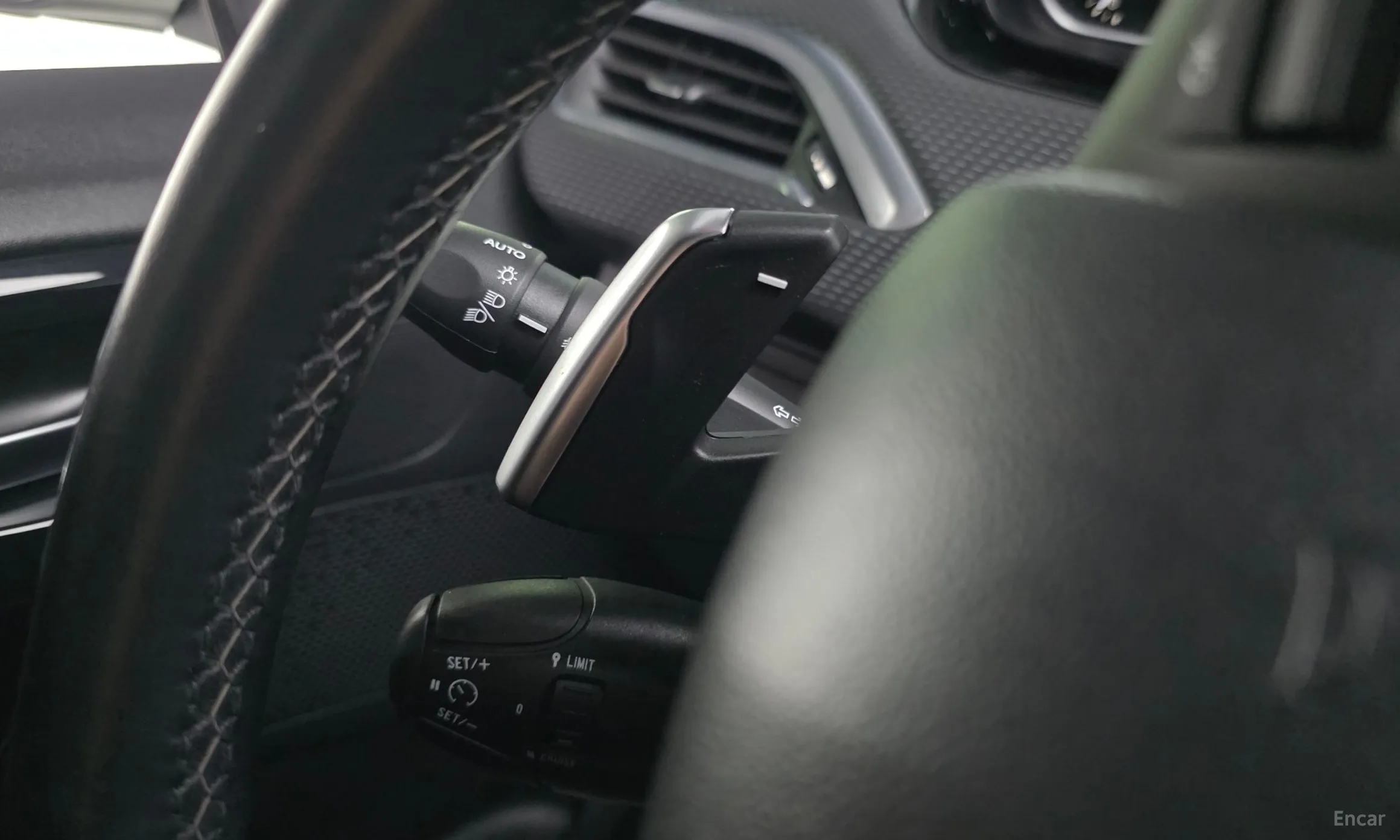 Peugeot 208 превью 18