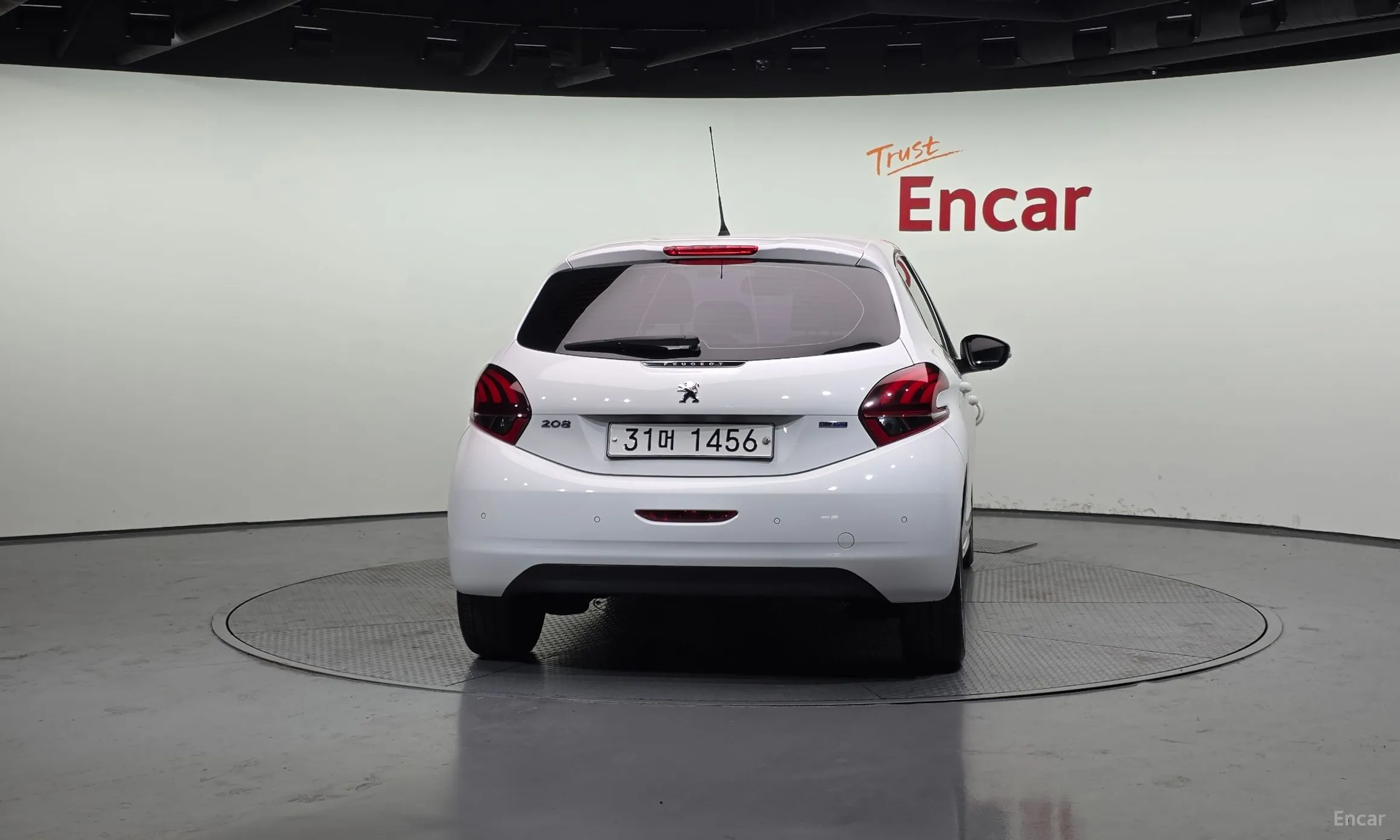 Peugeot 208 превью 4