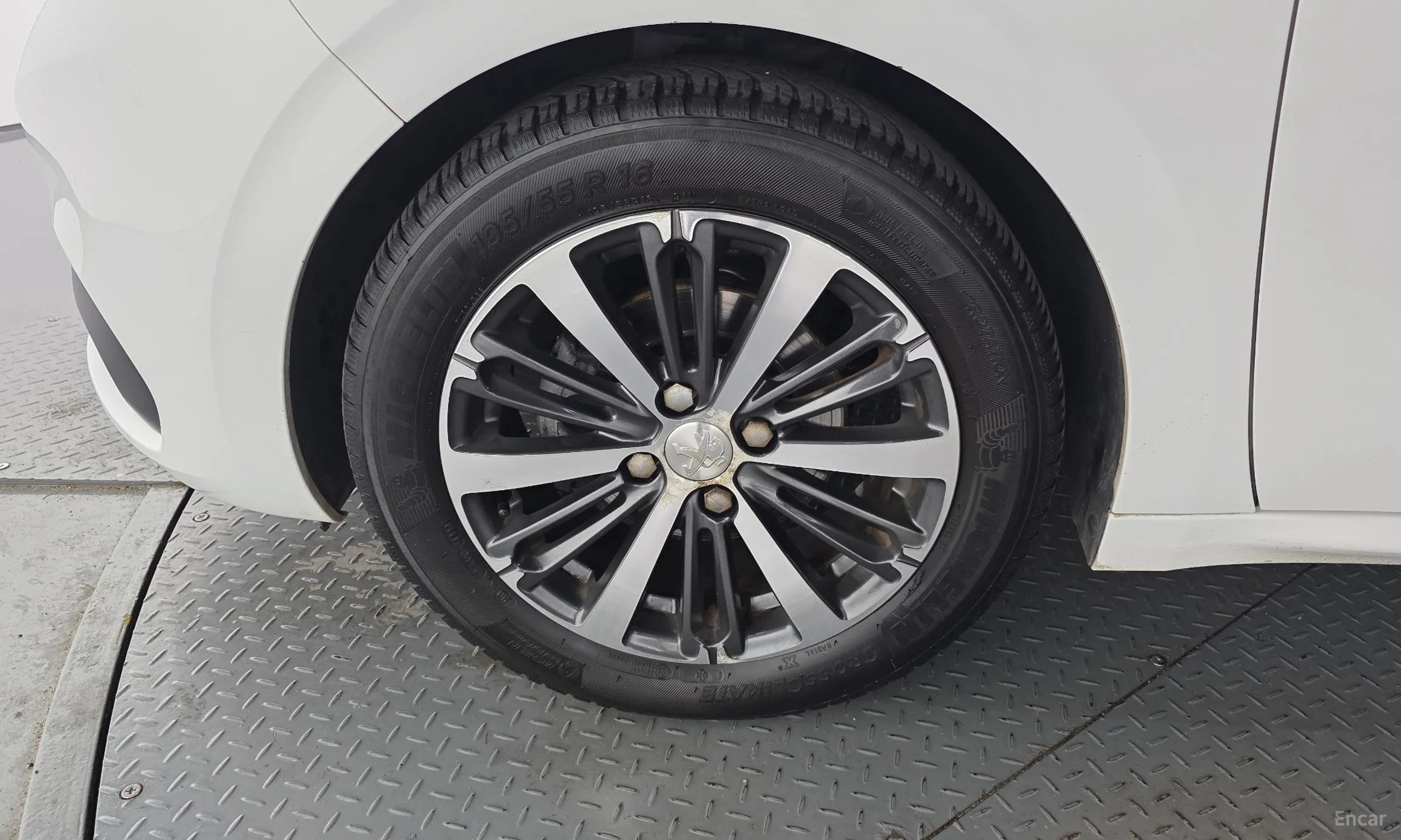 Peugeot 208 превью 5