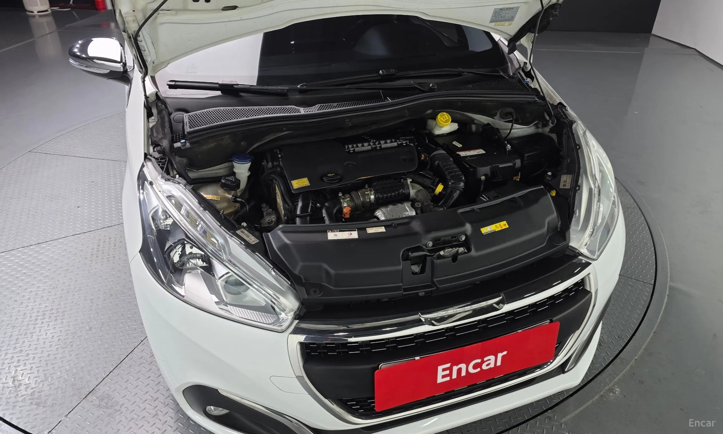 Peugeot 208 превью 6