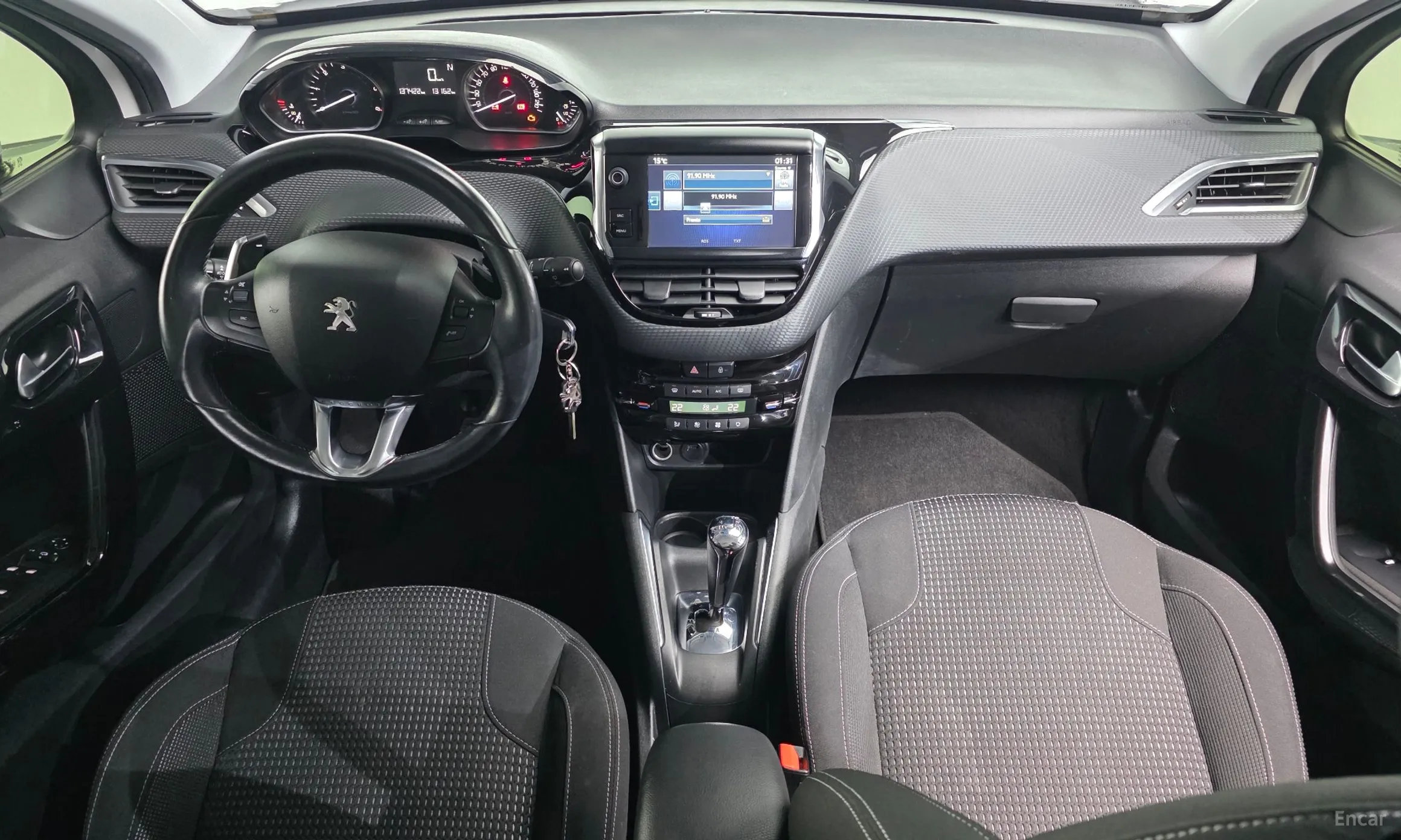 Peugeot 208 превью 7