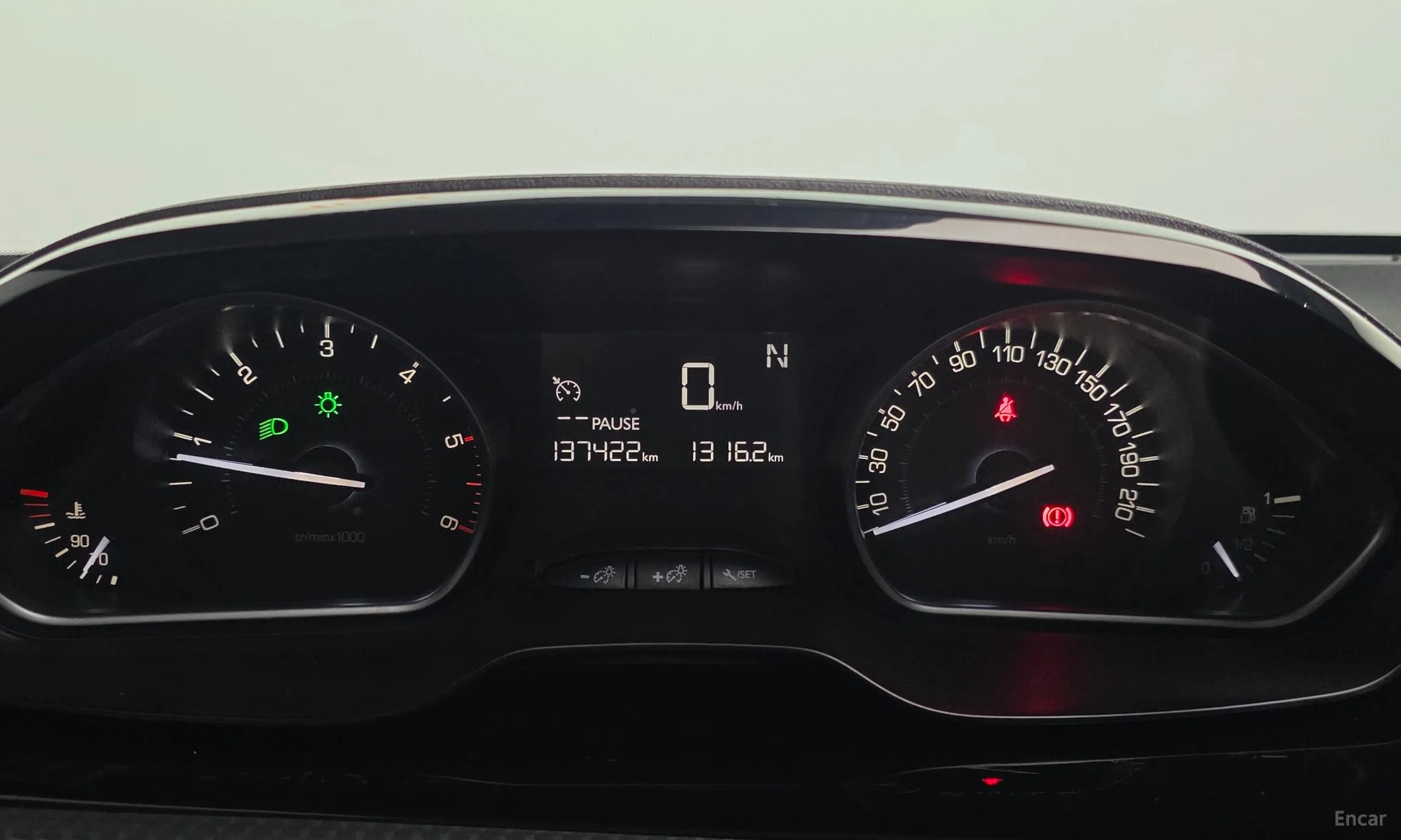 Peugeot 208 превью 8