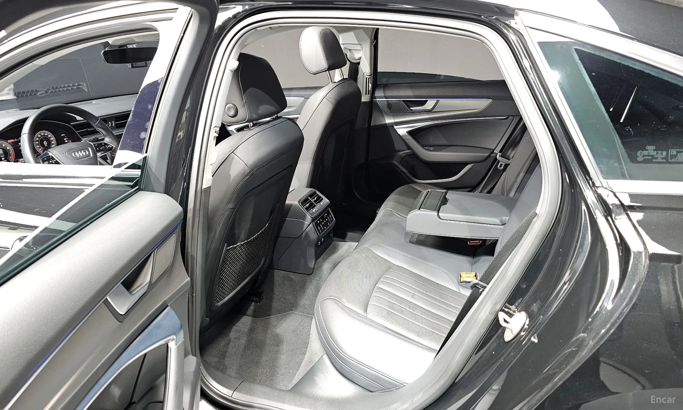 Audi A6 (C8) превью 11