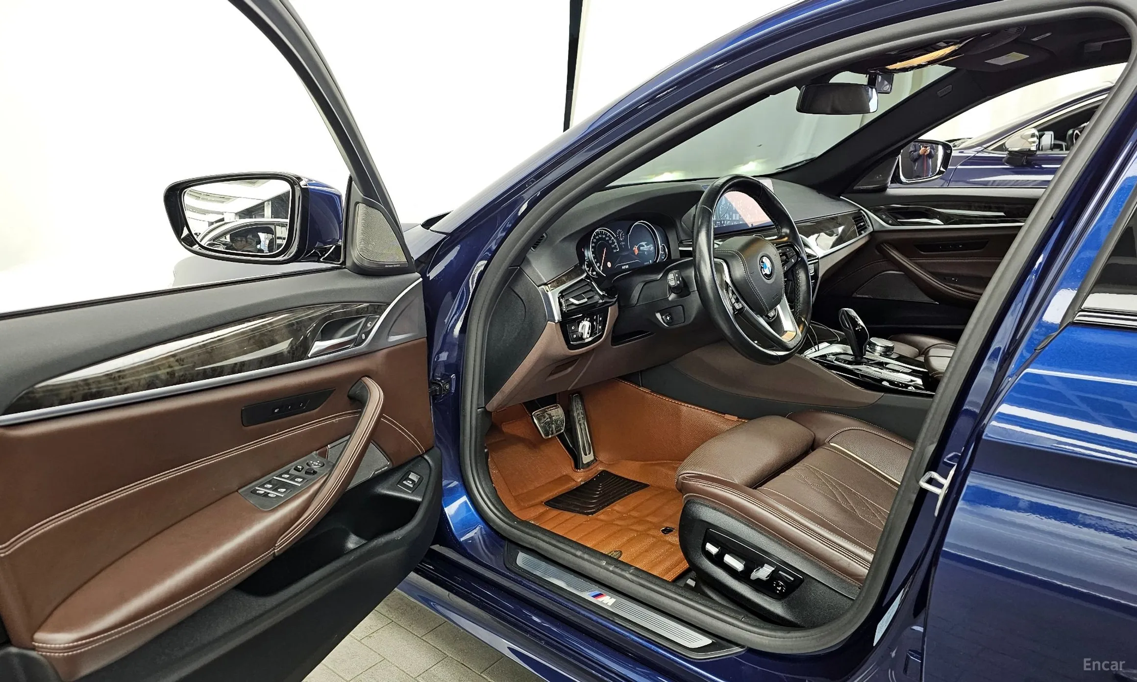 BMW 5 Series (G30) превью 10
