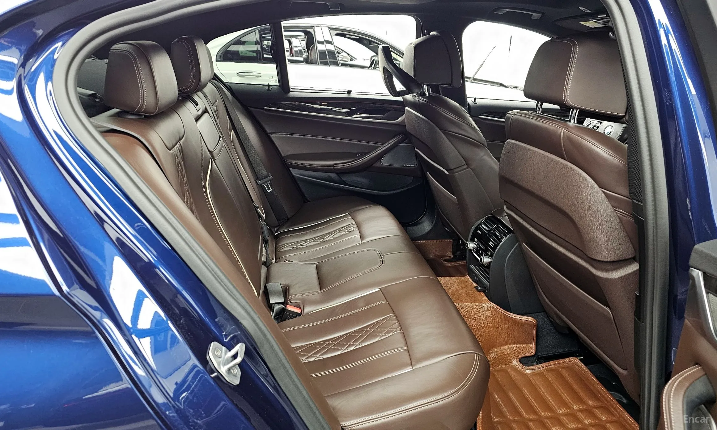 BMW 5 Series (G30) превью 12