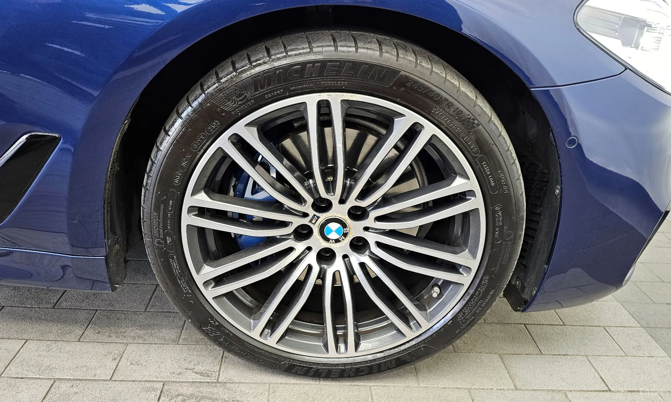 BMW 5 Series (G30) превью 5