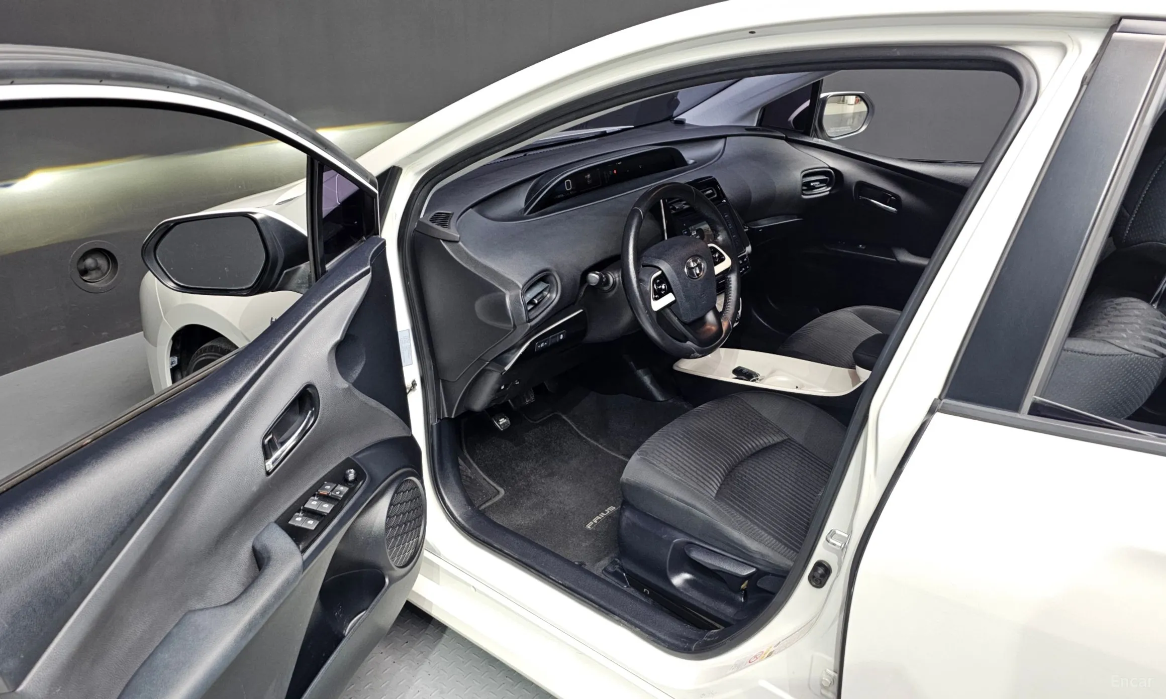 Toyota Prius 4th Generation превью 10