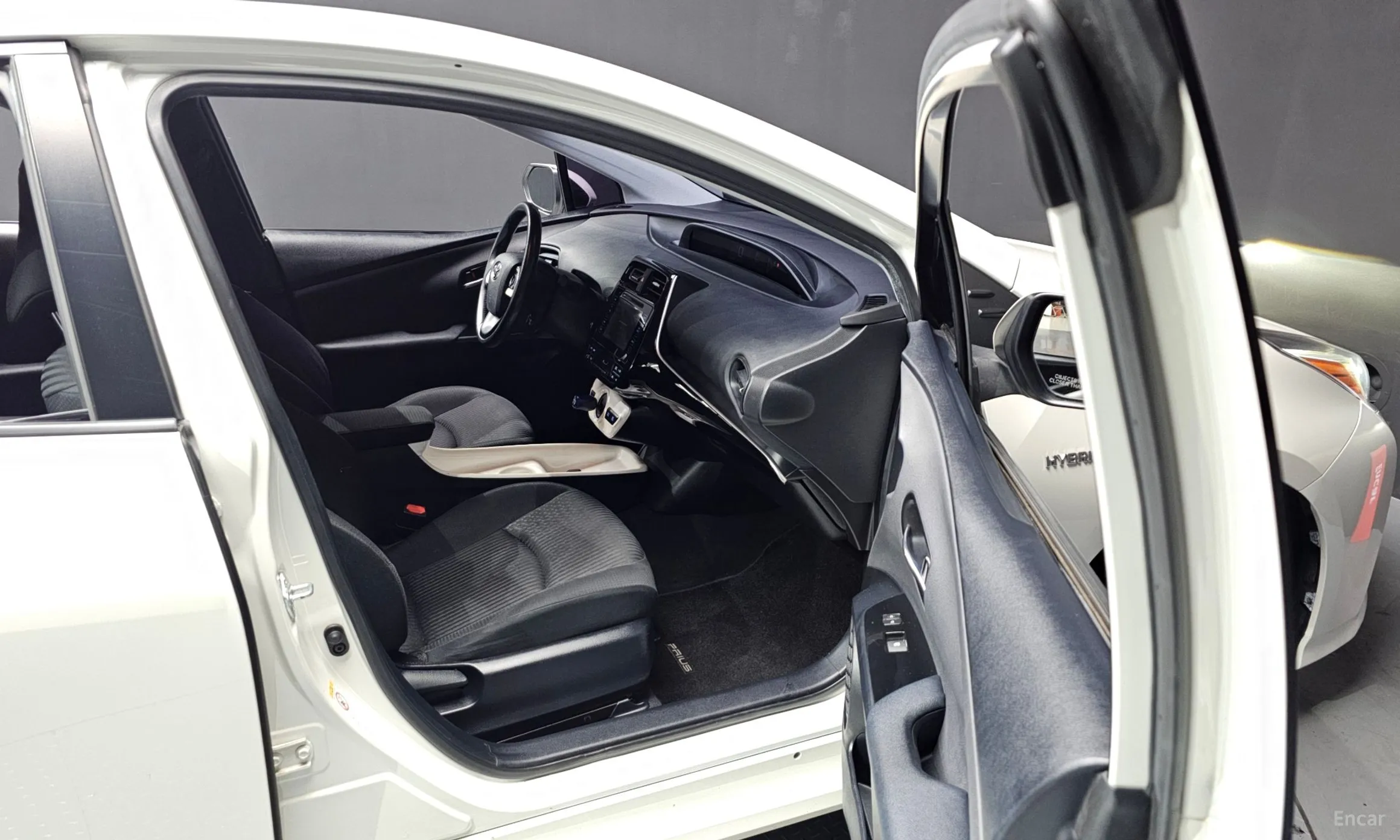 Toyota Prius 4th Generation превью 11