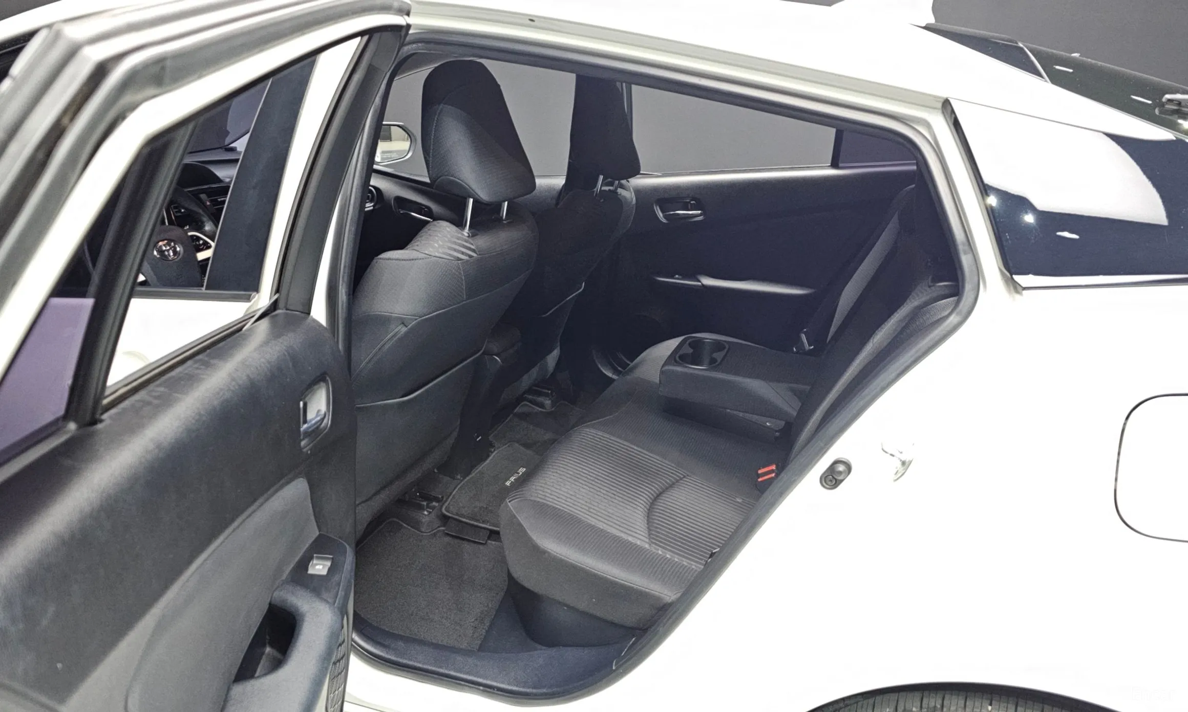 Toyota Prius 4th Generation превью 12