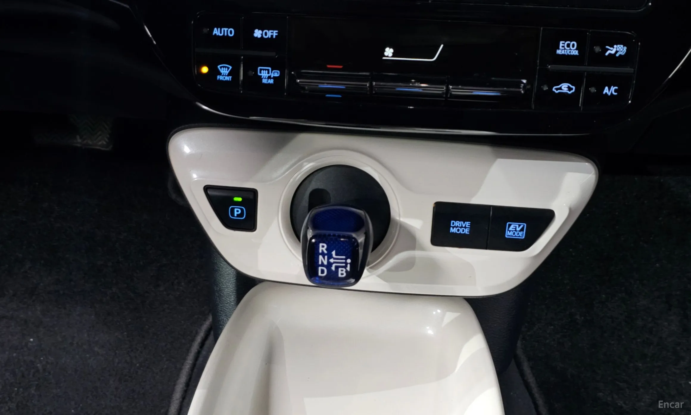 Toyota Prius 4th Generation превью 9
