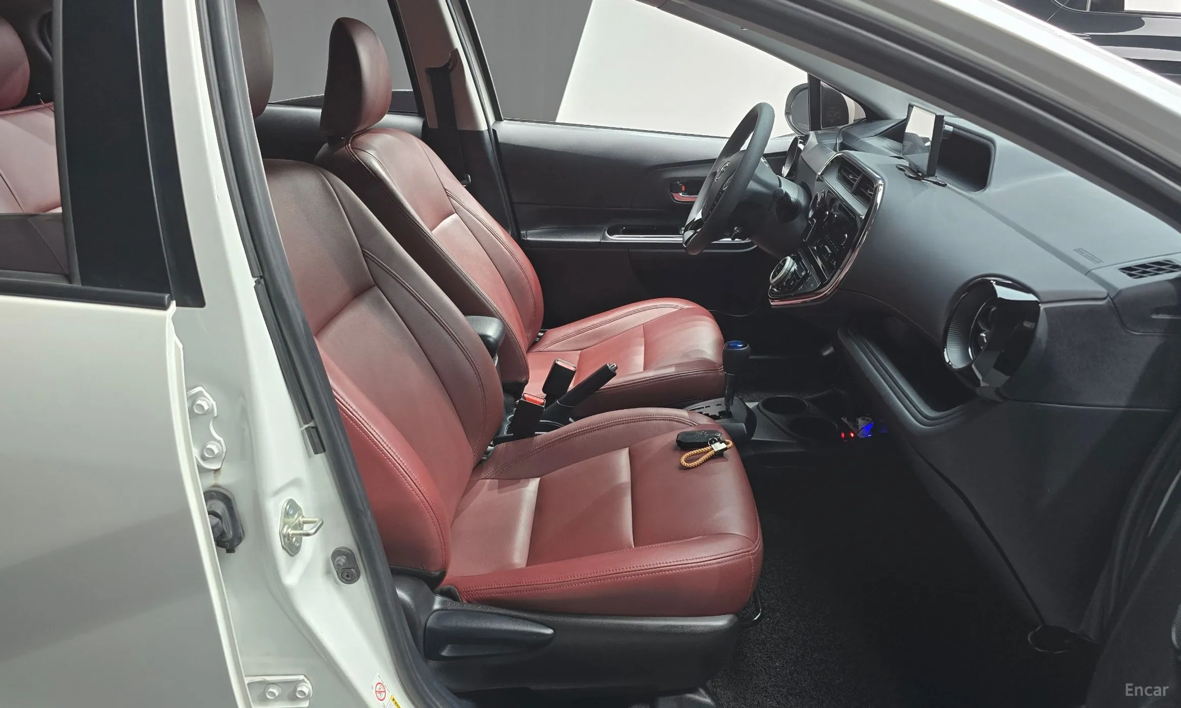 Toyota Prius C превью 10