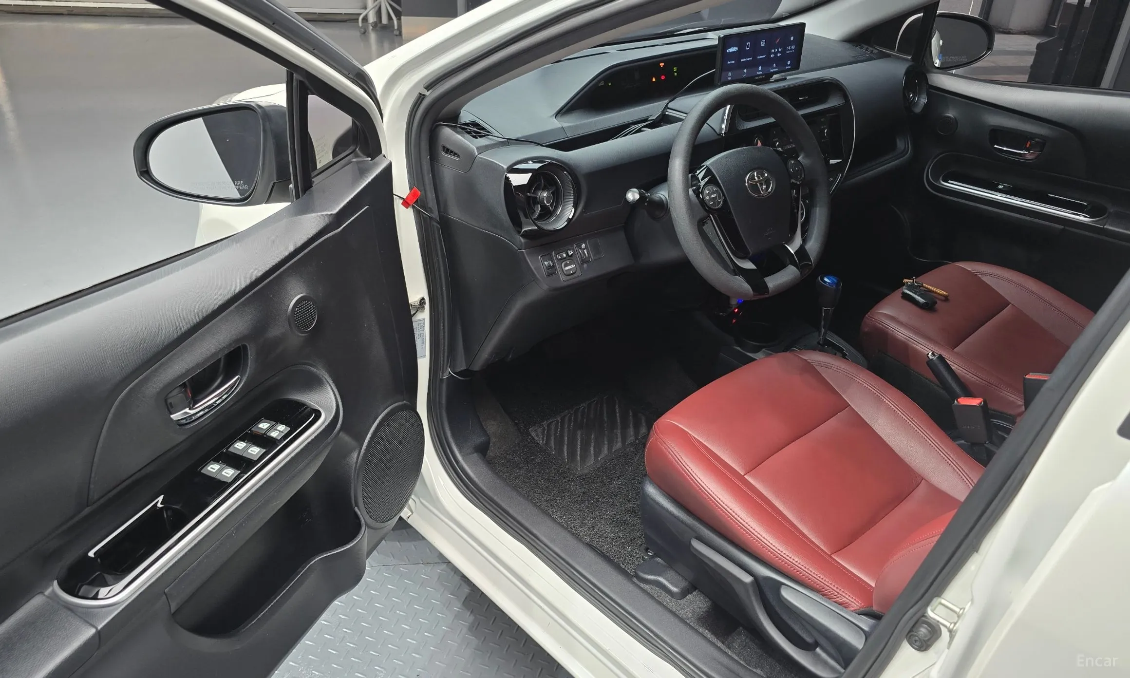 Toyota Prius C превью 11