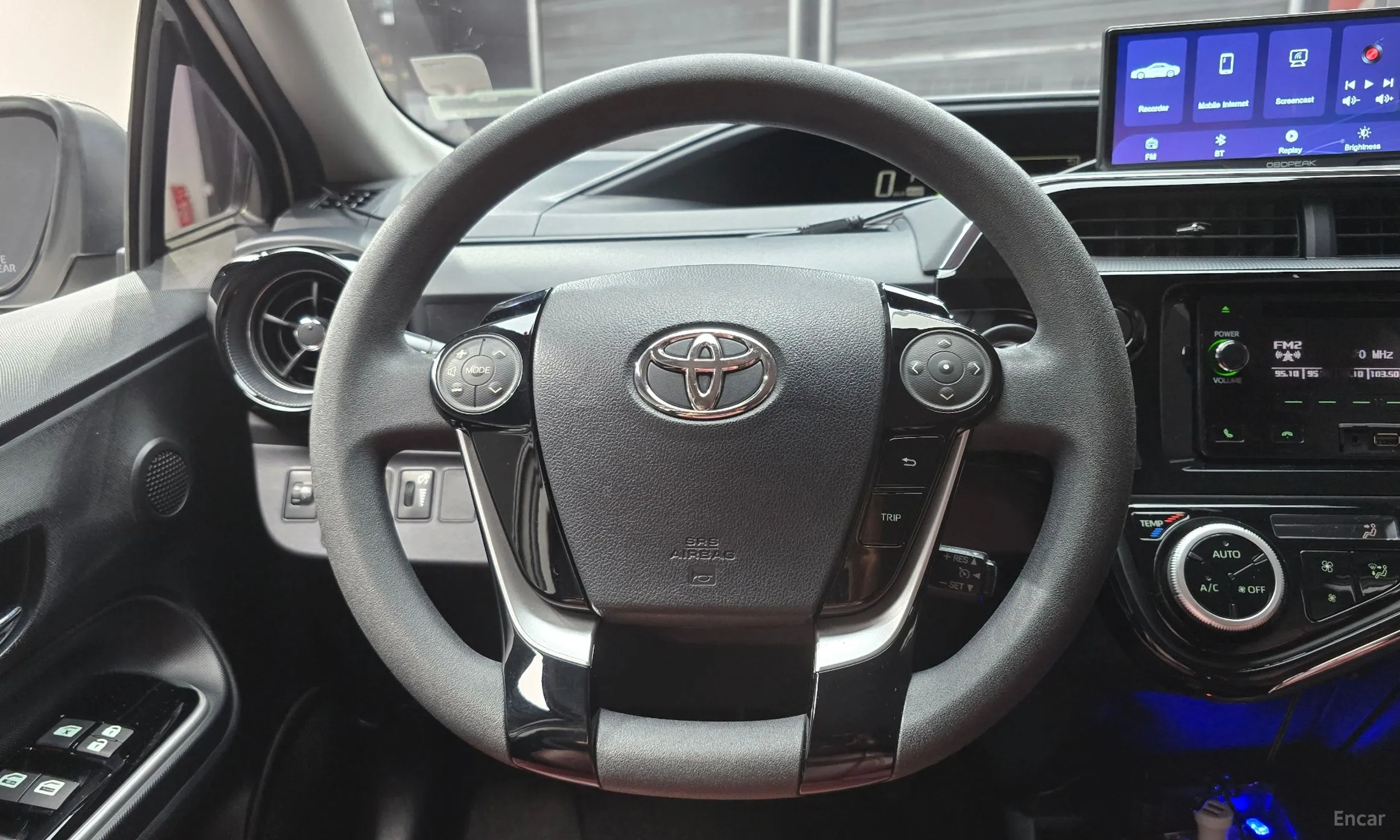 Toyota Prius C превью 14