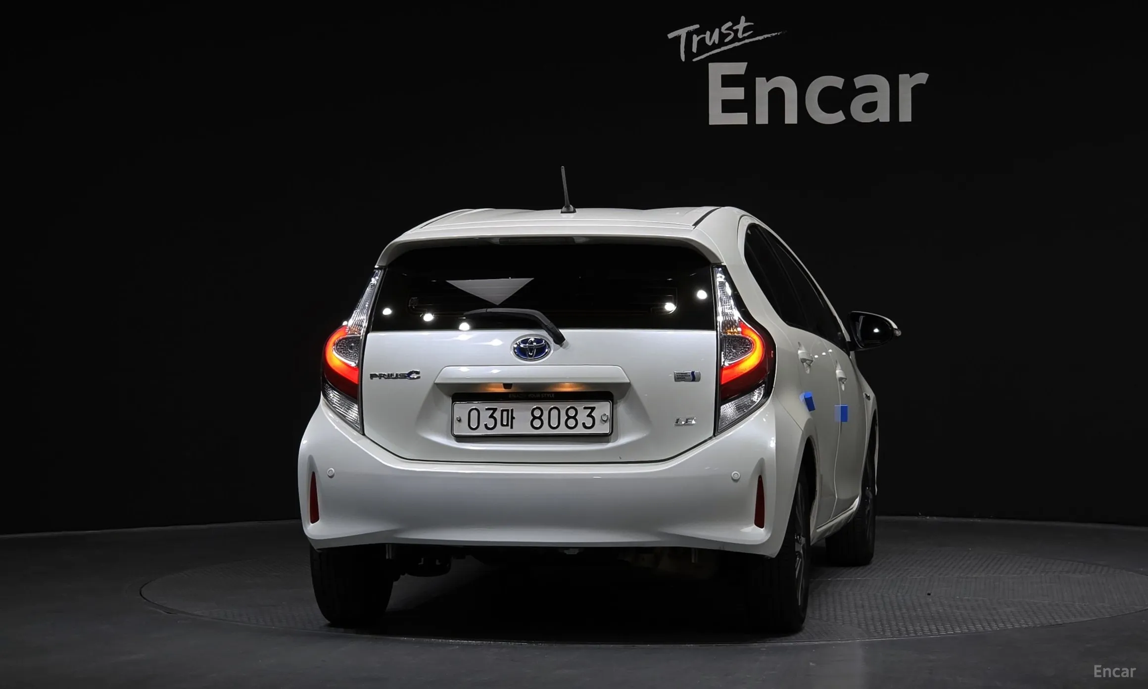 Toyota Prius C превью 4