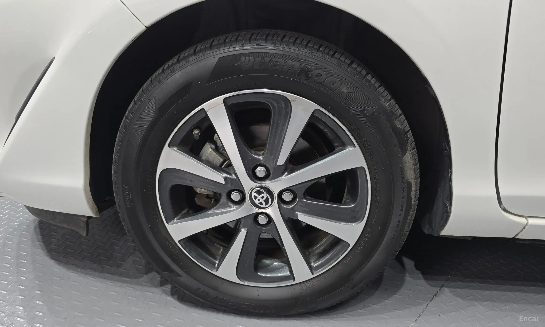Toyota Prius C превью 5