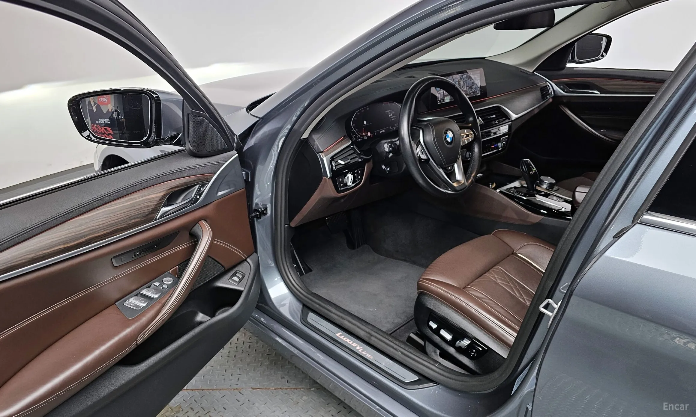 BMW 5 Series (G30) превью 11
