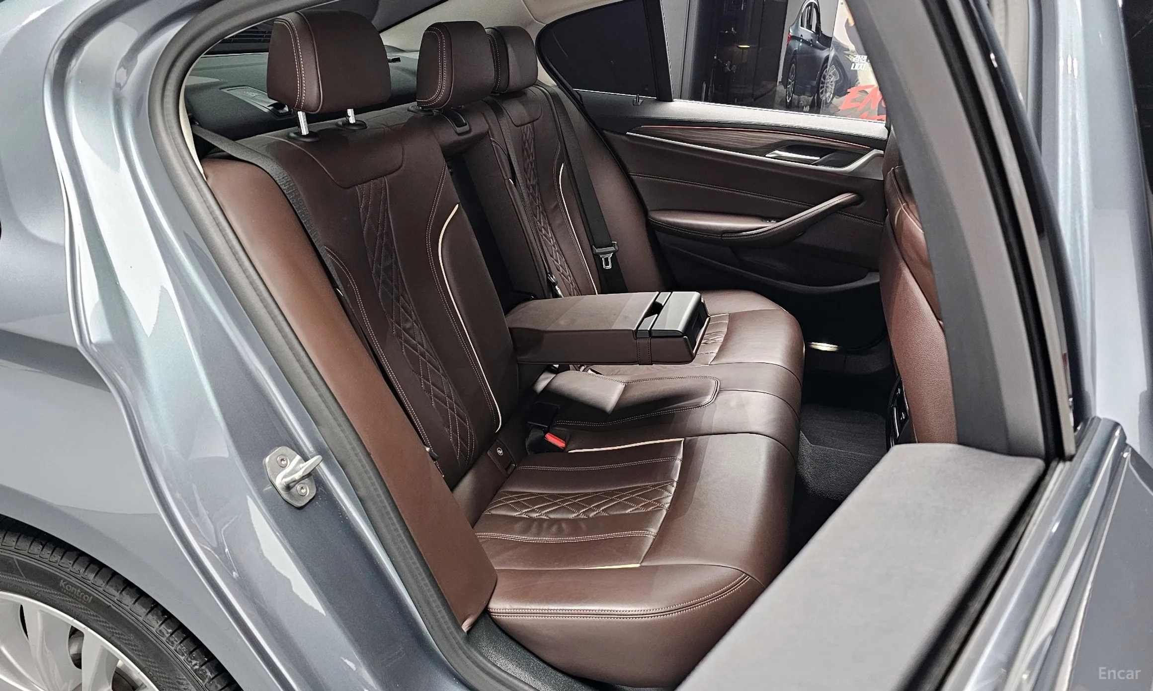BMW 5 Series (G30) превью 12