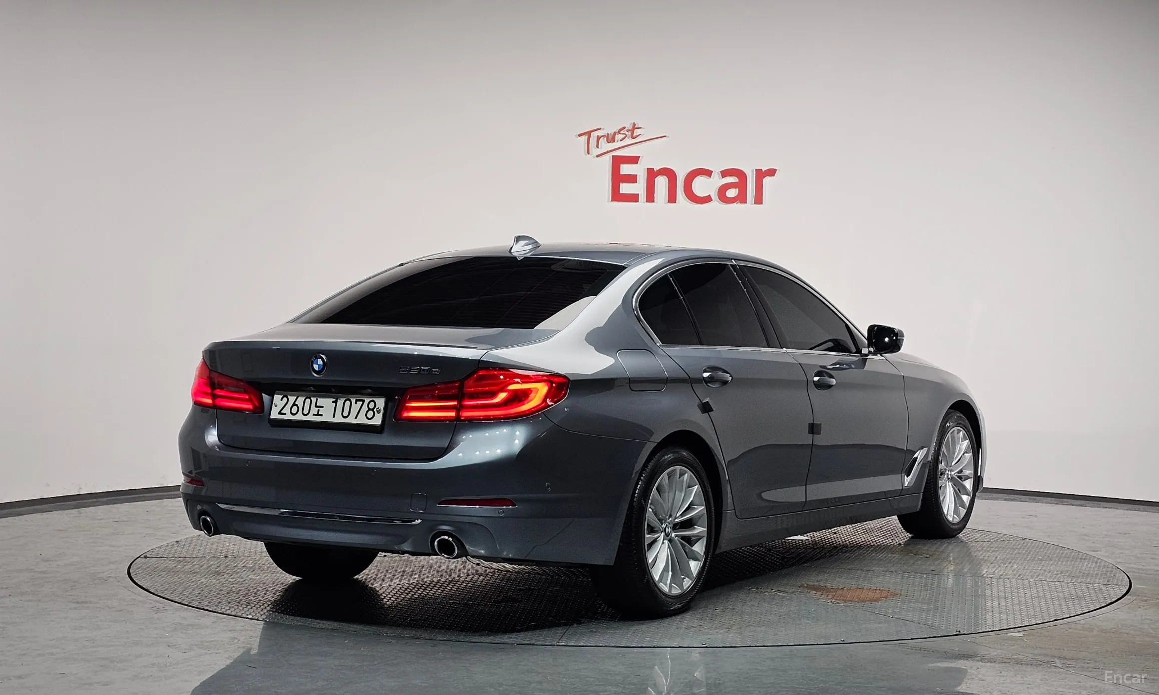 BMW 5 Series (G30) превью 2