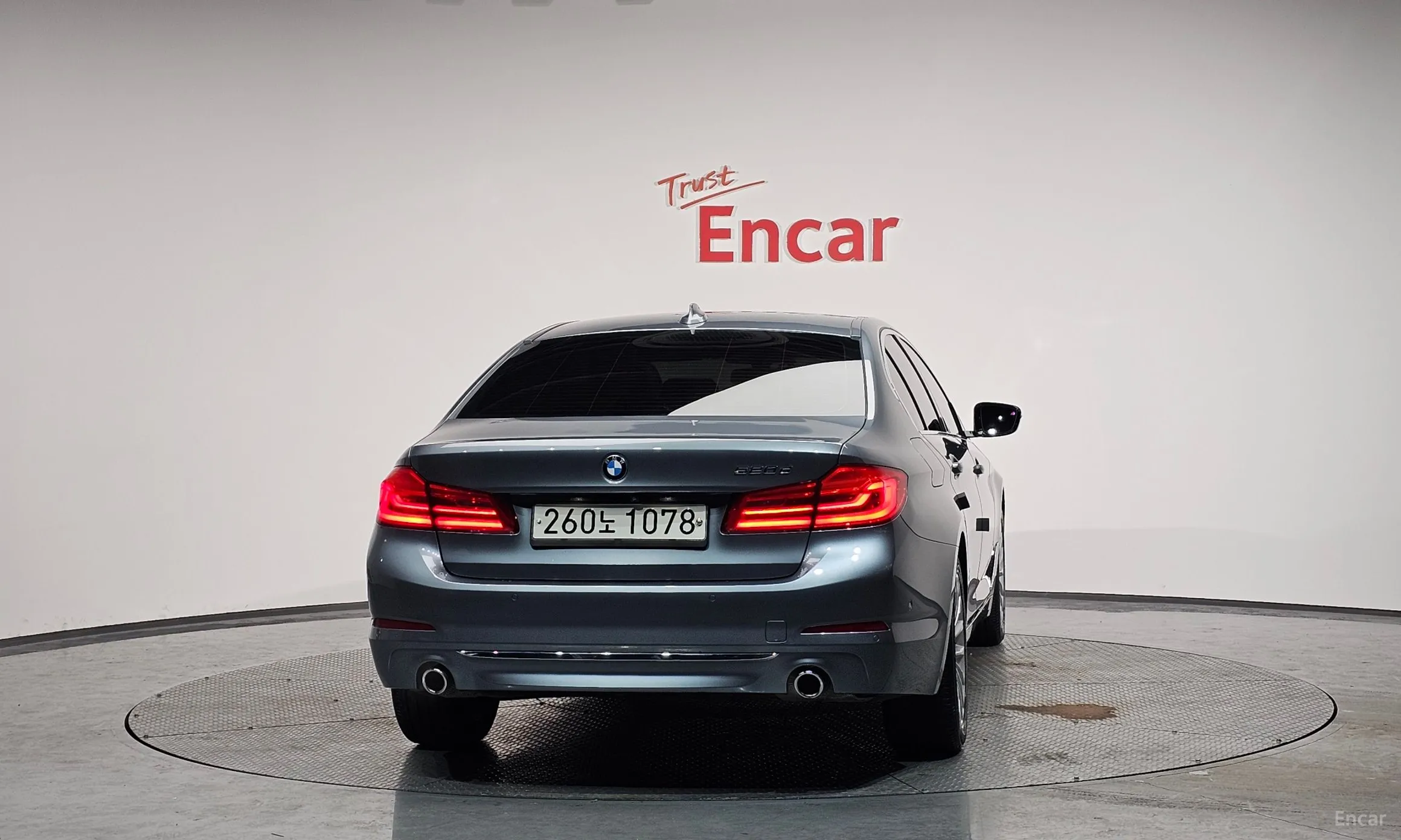 BMW 5 Series (G30) превью 4