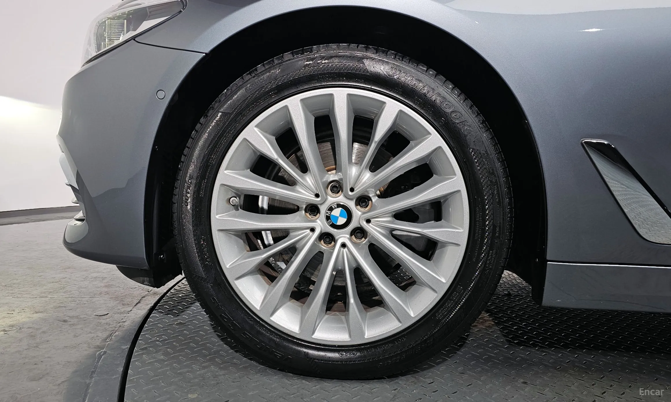 BMW 5 Series (G30) превью 5